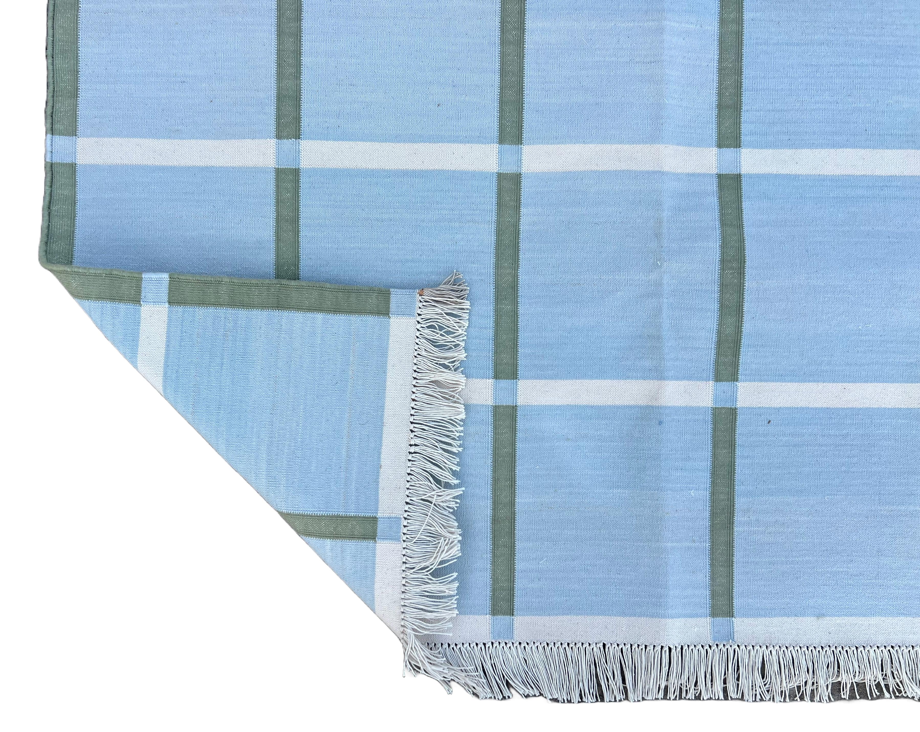 Tappeto a tessitura piatta in cotone fatto a mano, 8x10 Blue and Green Checked Indian Dhurrie in vendita 2