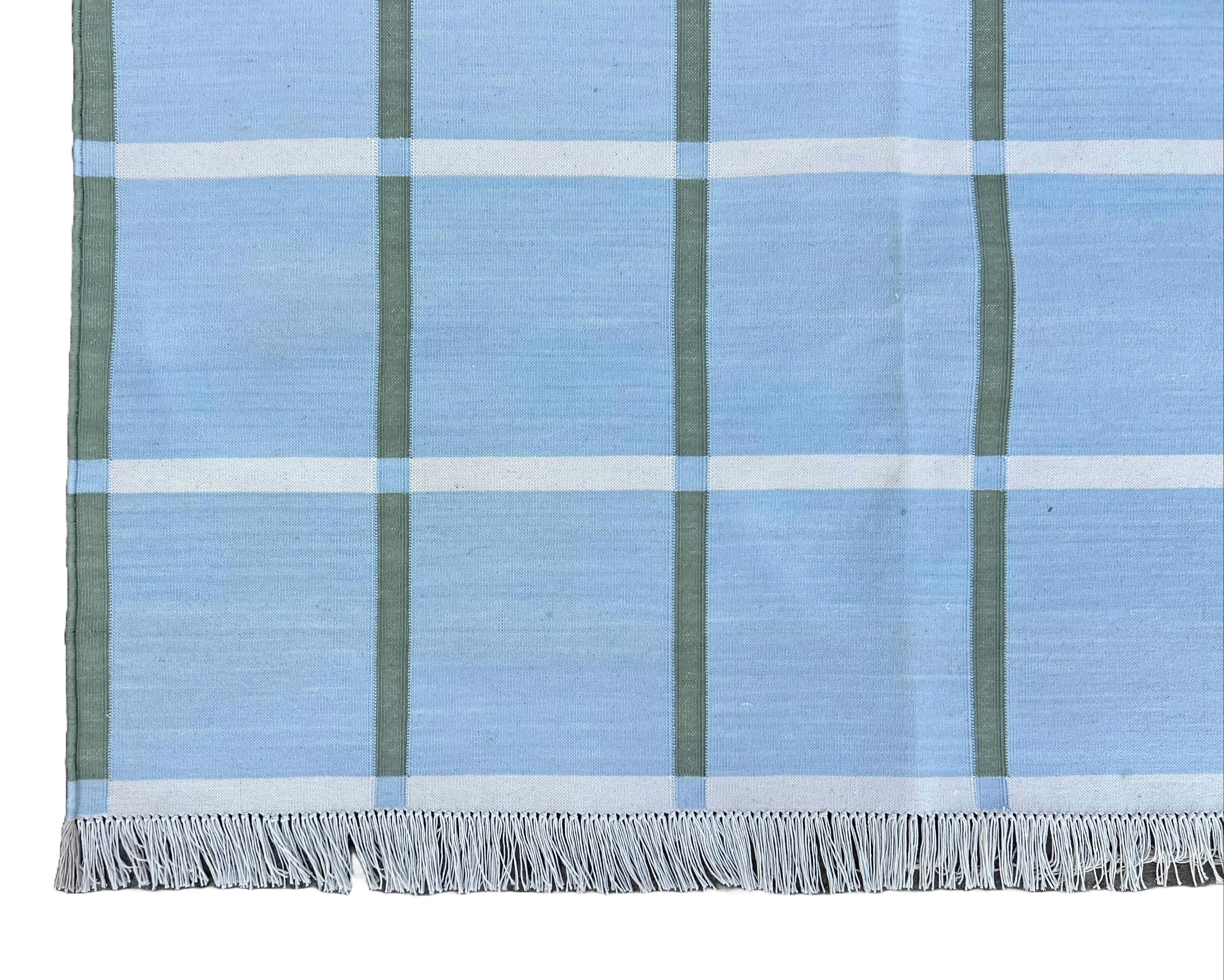 Tappeto a tessitura piatta in cotone fatto a mano, 8x10 Blue and Green Checked Indian Dhurrie in vendita 1