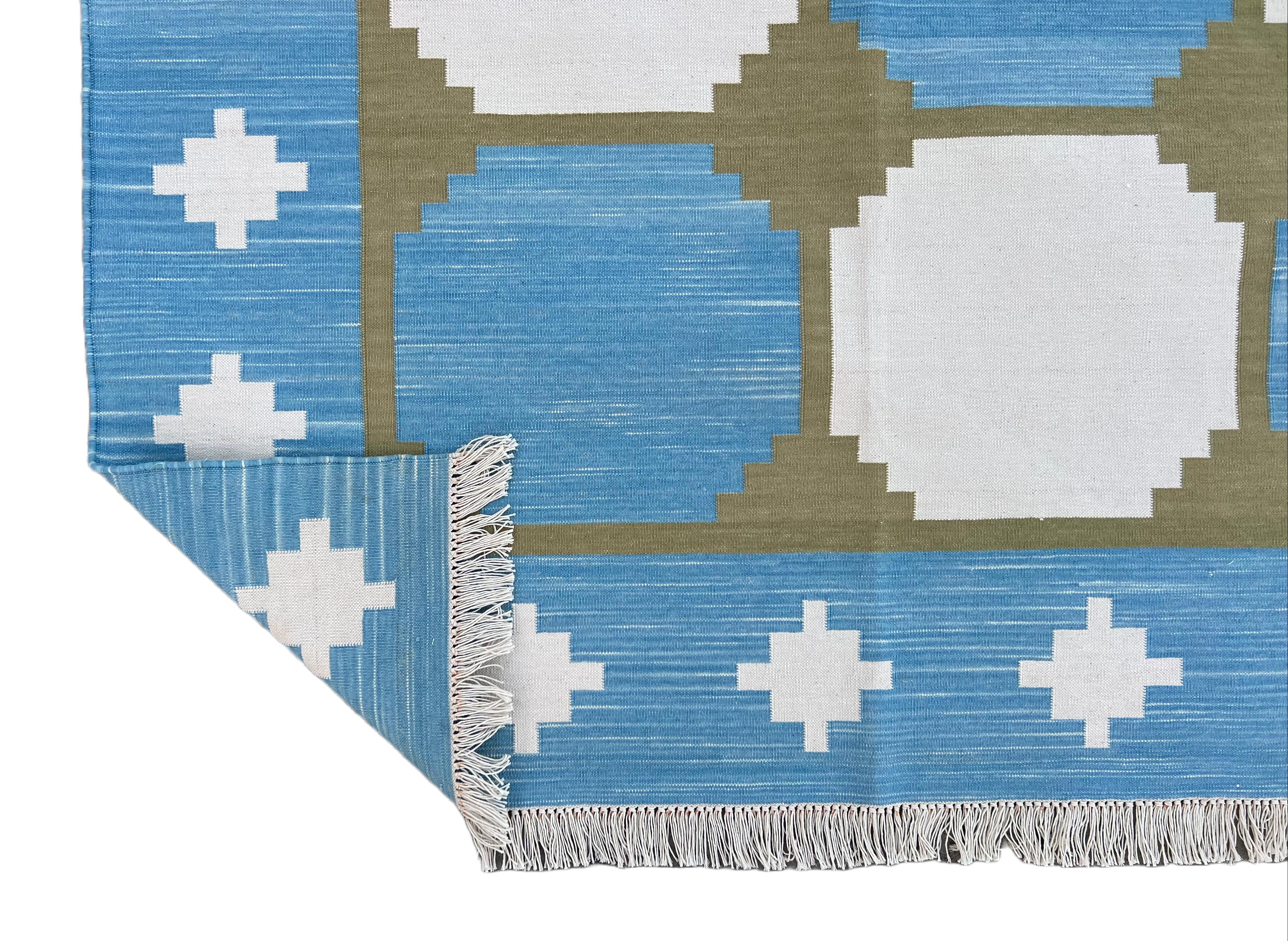 Handgefertigter flacher Baumwollteppich mit Flachgewebe, 8x10 Blauer und grüner geometrischer indischer Teppich im Angebot 2