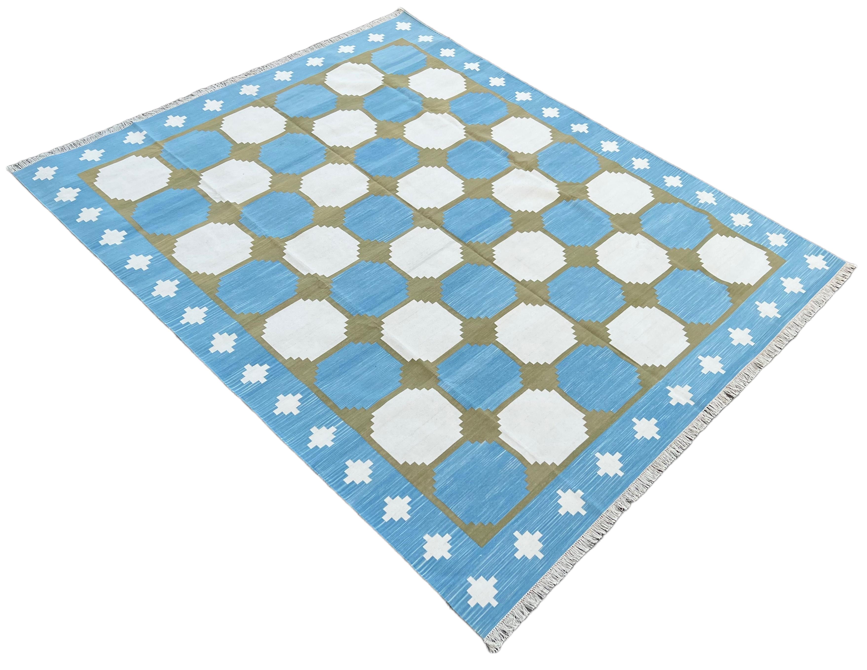 Handgefertigter flacher Baumwollteppich mit Flachgewebe, 8x10 Blauer und grüner geometrischer indischer Teppich (Moderne der Mitte des Jahrhunderts) im Angebot