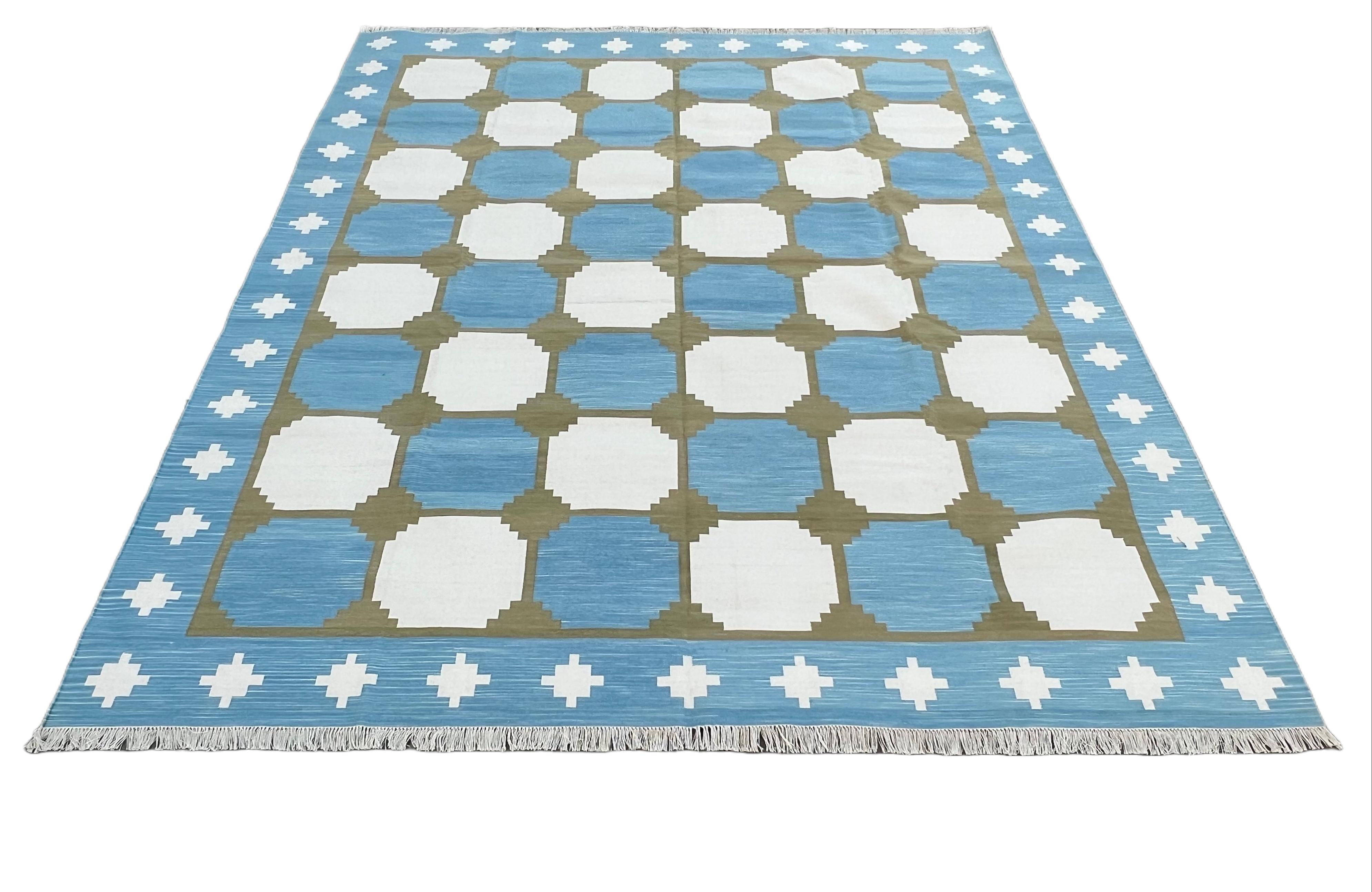 Handgefertigter flacher Baumwollteppich mit Flachgewebe, 8x10 Blauer und grüner geometrischer indischer Teppich (Baumwolle) im Angebot