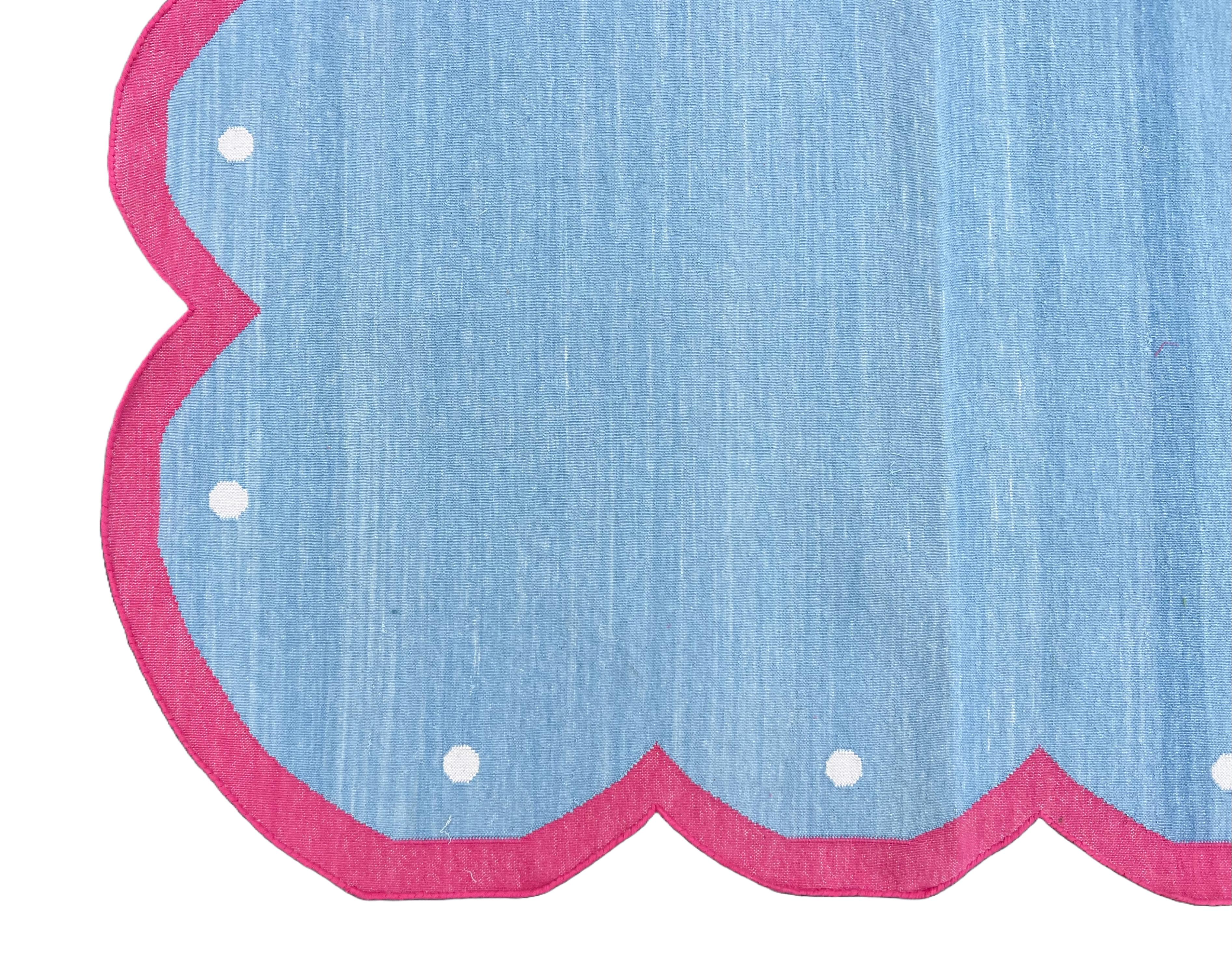 Handmade Cotton Area Flat Weave Rug, 8x10 Blue And Pink Scalloped Indian Dhurrie For Sale 4