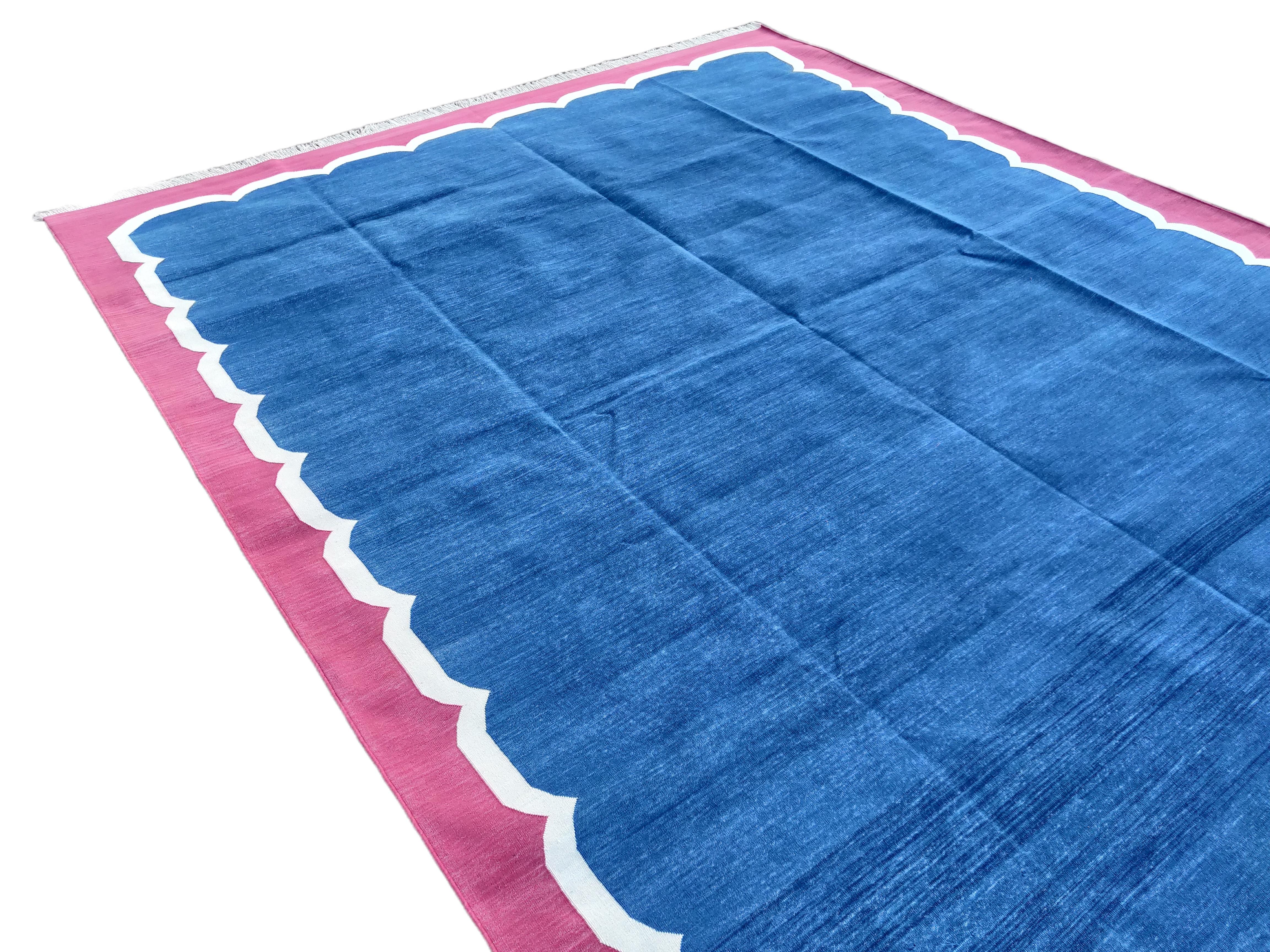 Handmade Cotton Area Flat Weave Rug, 8x10 Blue And Pink Scalloped Indian Dhurrie In New Condition For Sale In Jaipur, IN