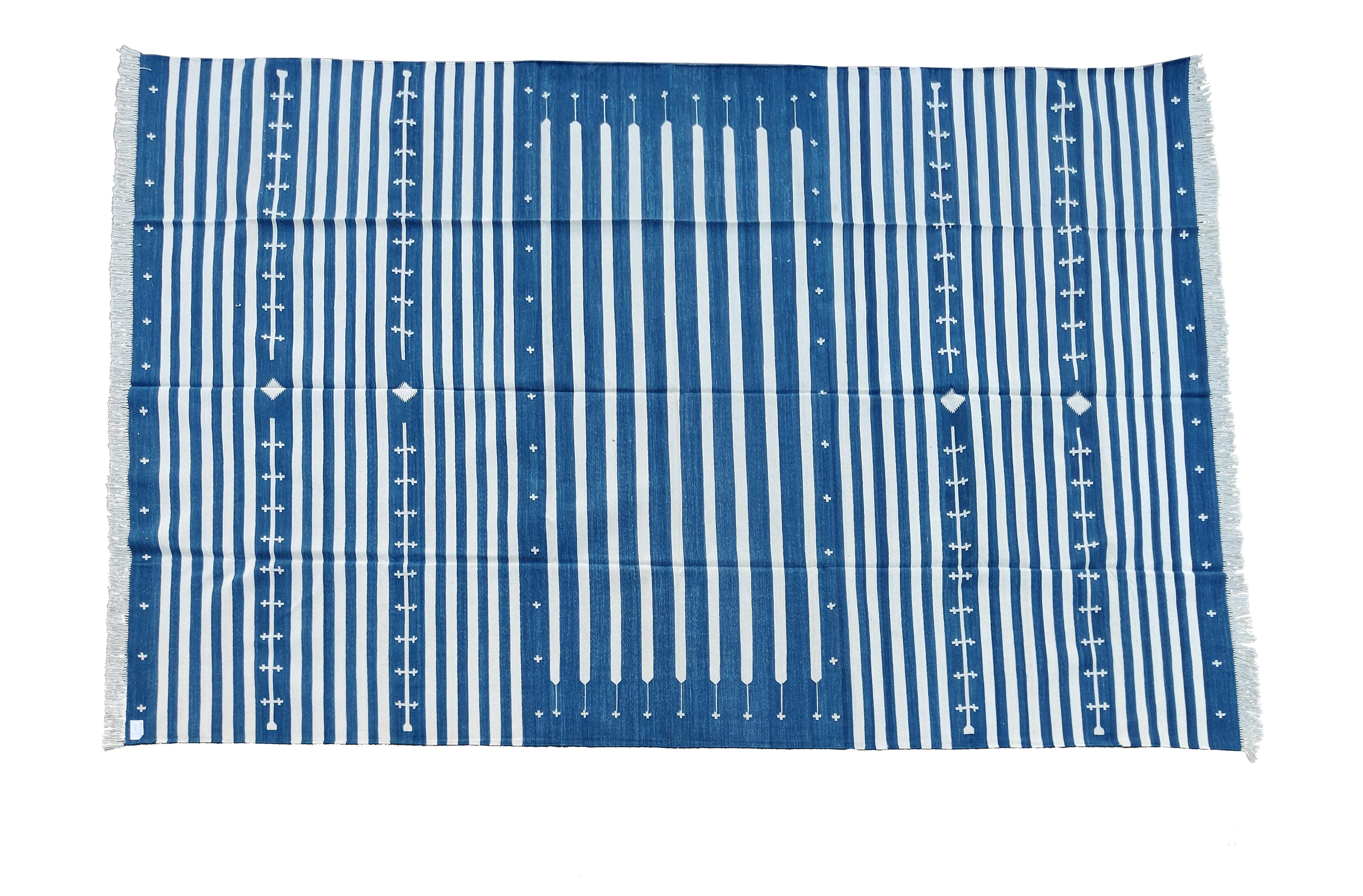 Tappeto a tessitura piatta in cotone fatto a mano, 8x10 a righe bianche e blu, indiano Dhurrie in vendita 2