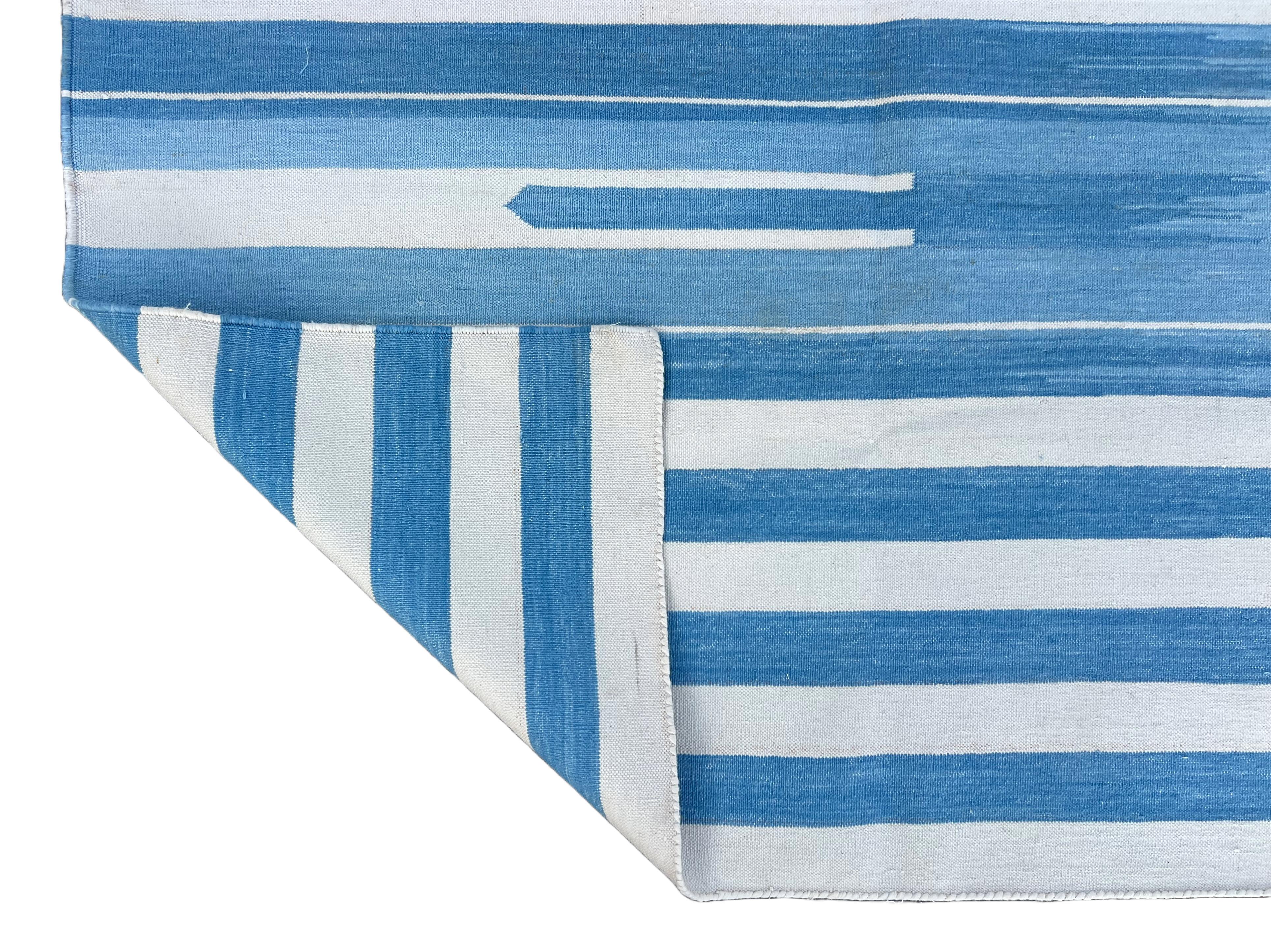 Tapis Dhurrie indien à rayures bleues et blanches fait à la main, 8 x 10 en vente 2