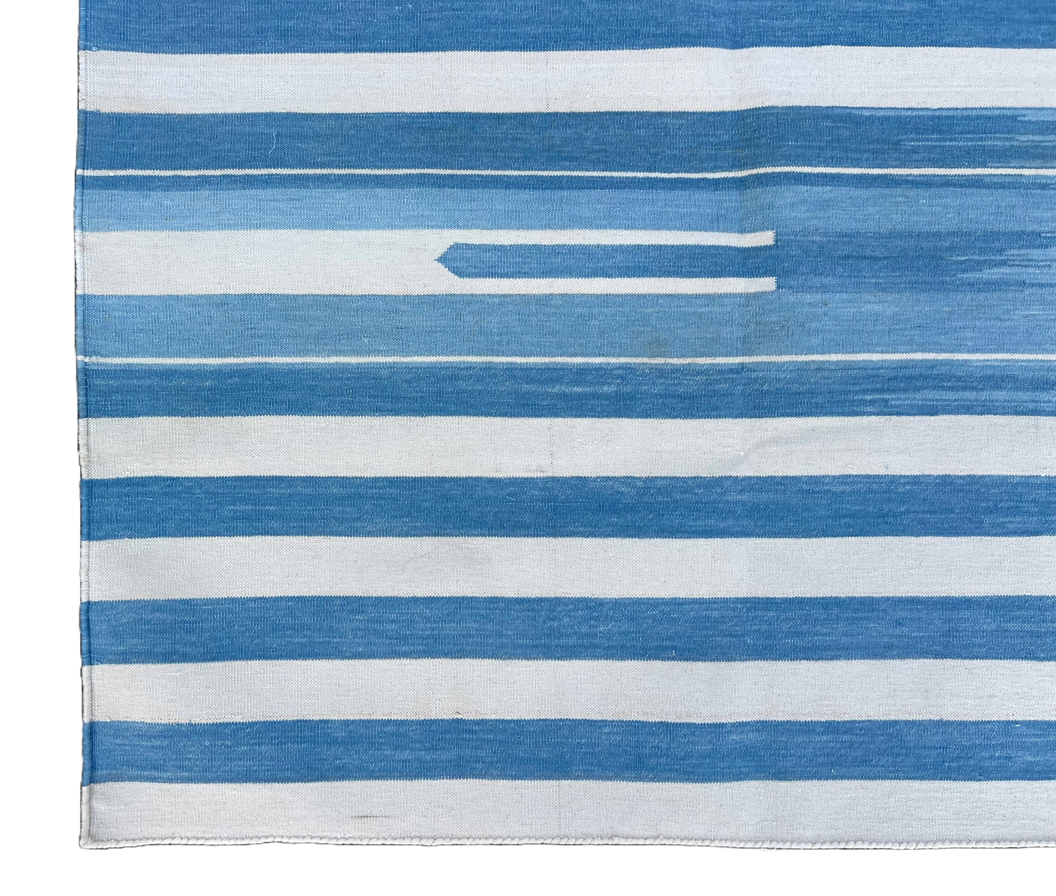 Tapis Dhurrie indien à rayures bleues et blanches fait à la main, 8 x 10 en vente 1