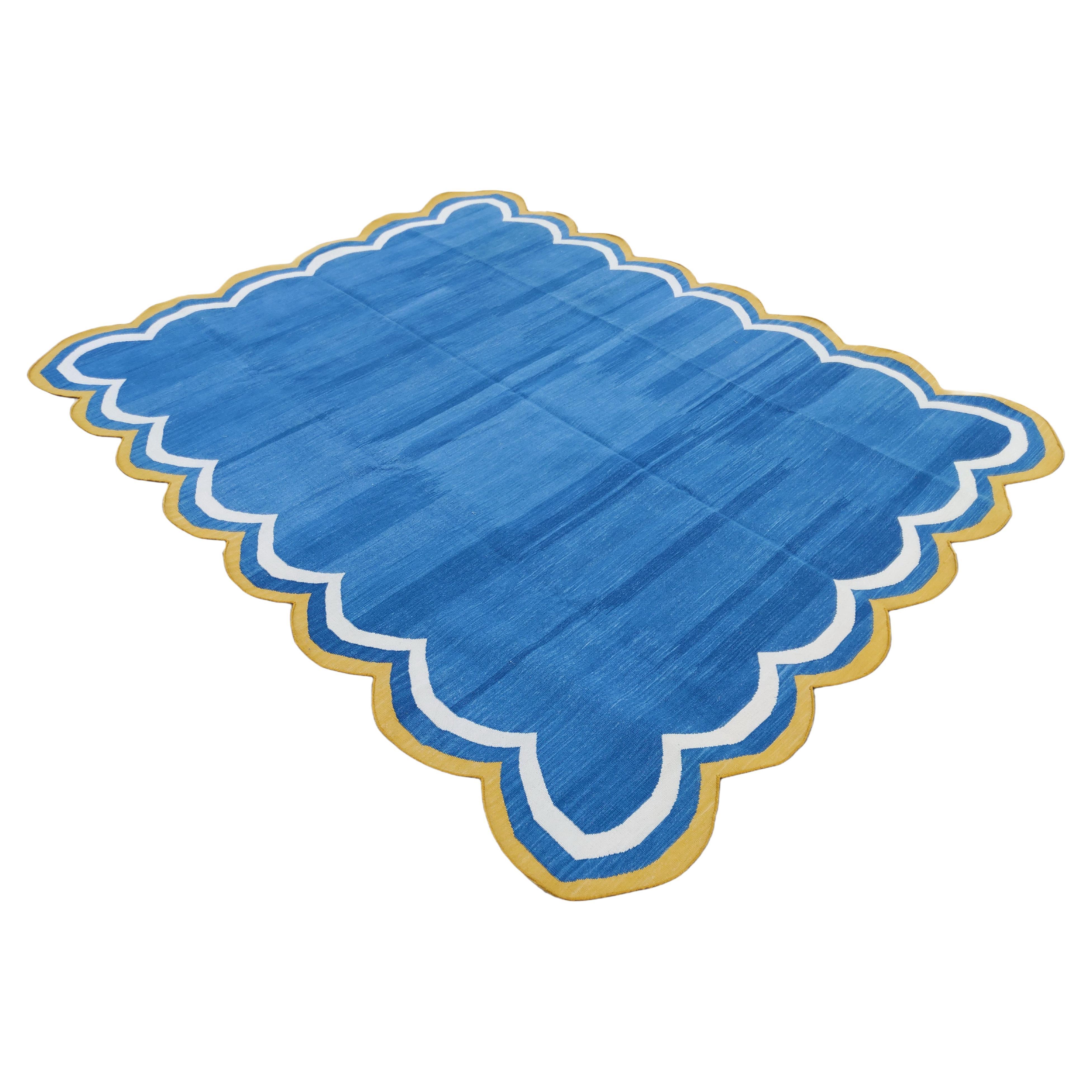 Handgefertigter Flachgewebe-Teppich aus Baumwolle, 8x10 Blauer und gelber Jakobsmuschel-Indianer Dhurrie
