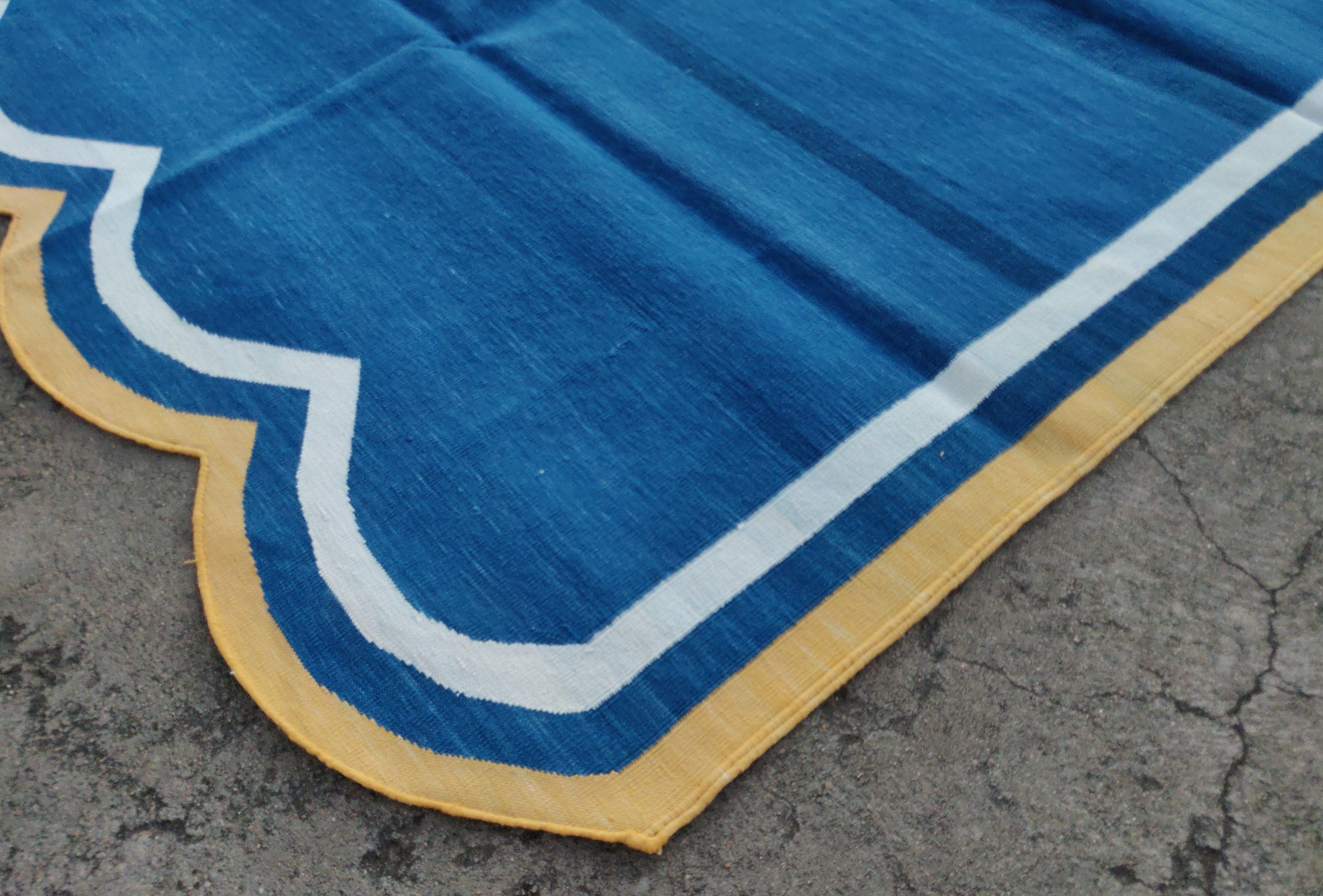 Handgefertigter Flachgewebe-Teppich aus Baumwolle, 8x10 Blauer und gelber Jakobsmuschel-Kelim Dhurrie (Indisch) im Angebot