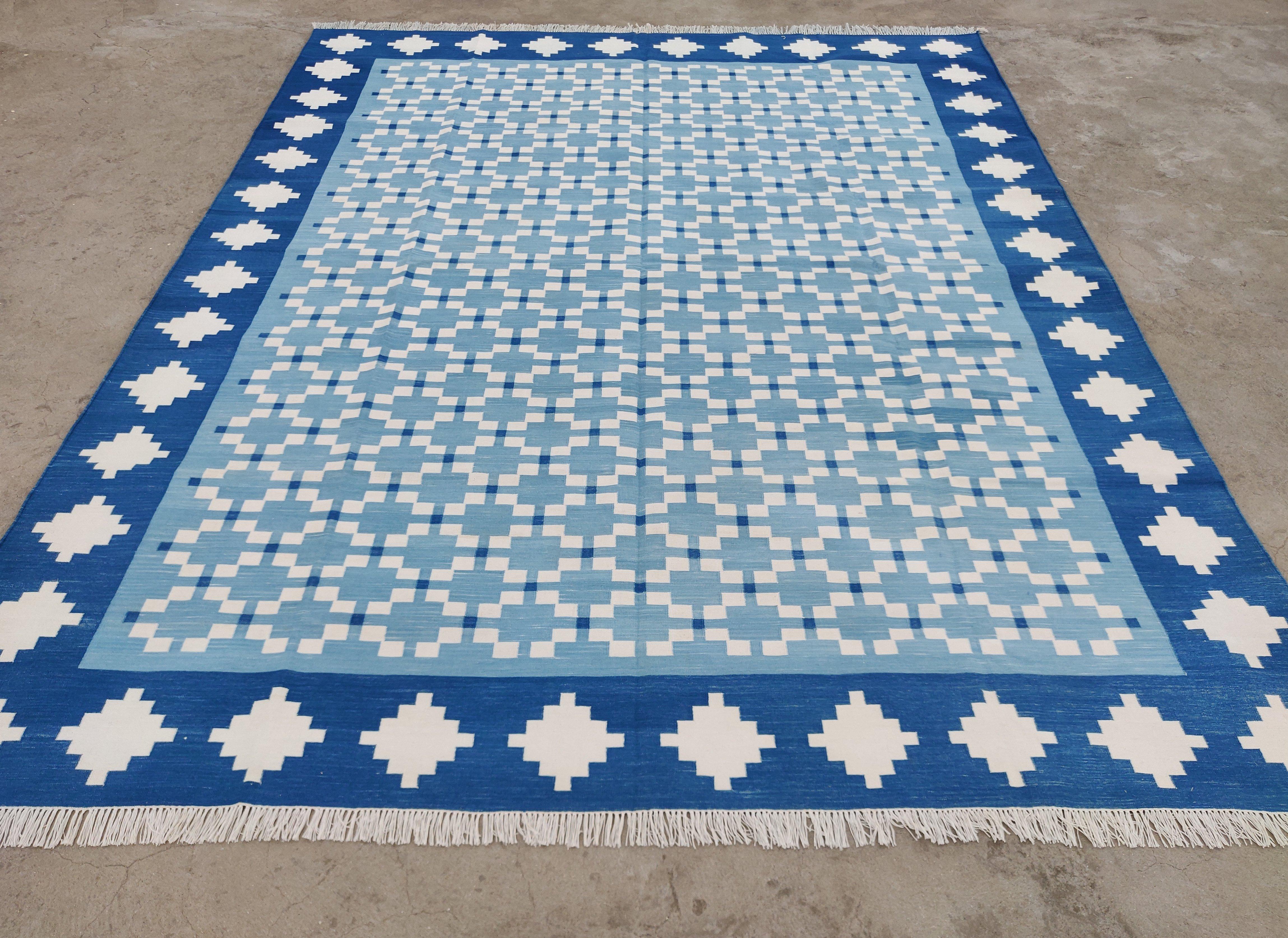 Tappeto a tessitura piatta in cotone fatto a mano, 8x10 Blu, Whiting Geometrico Indiano Dhurrie In condizioni Nuovo in vendita a Jaipur, IN