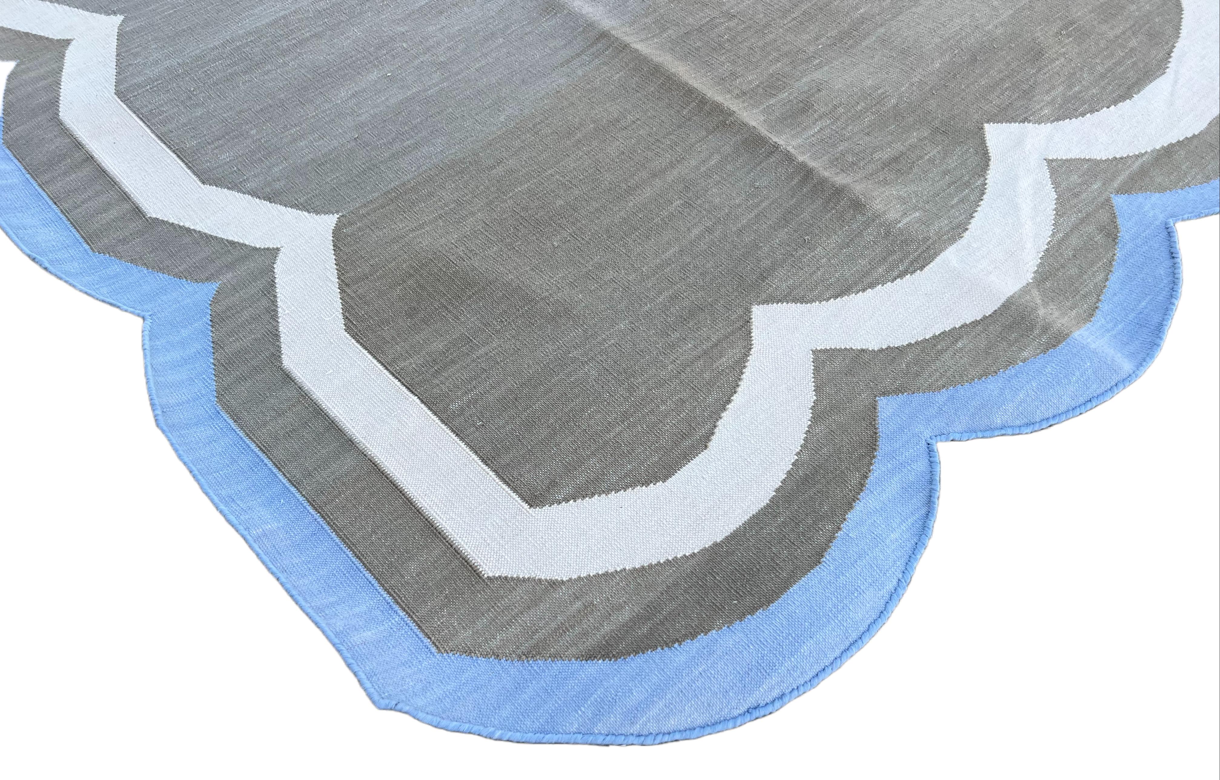 Handgefertigter Flachgewebe-Teppich aus Baumwolle, 8x10 Brown and Green Scallop Stripe Dhurrie (Moderne der Mitte des Jahrhunderts) im Angebot