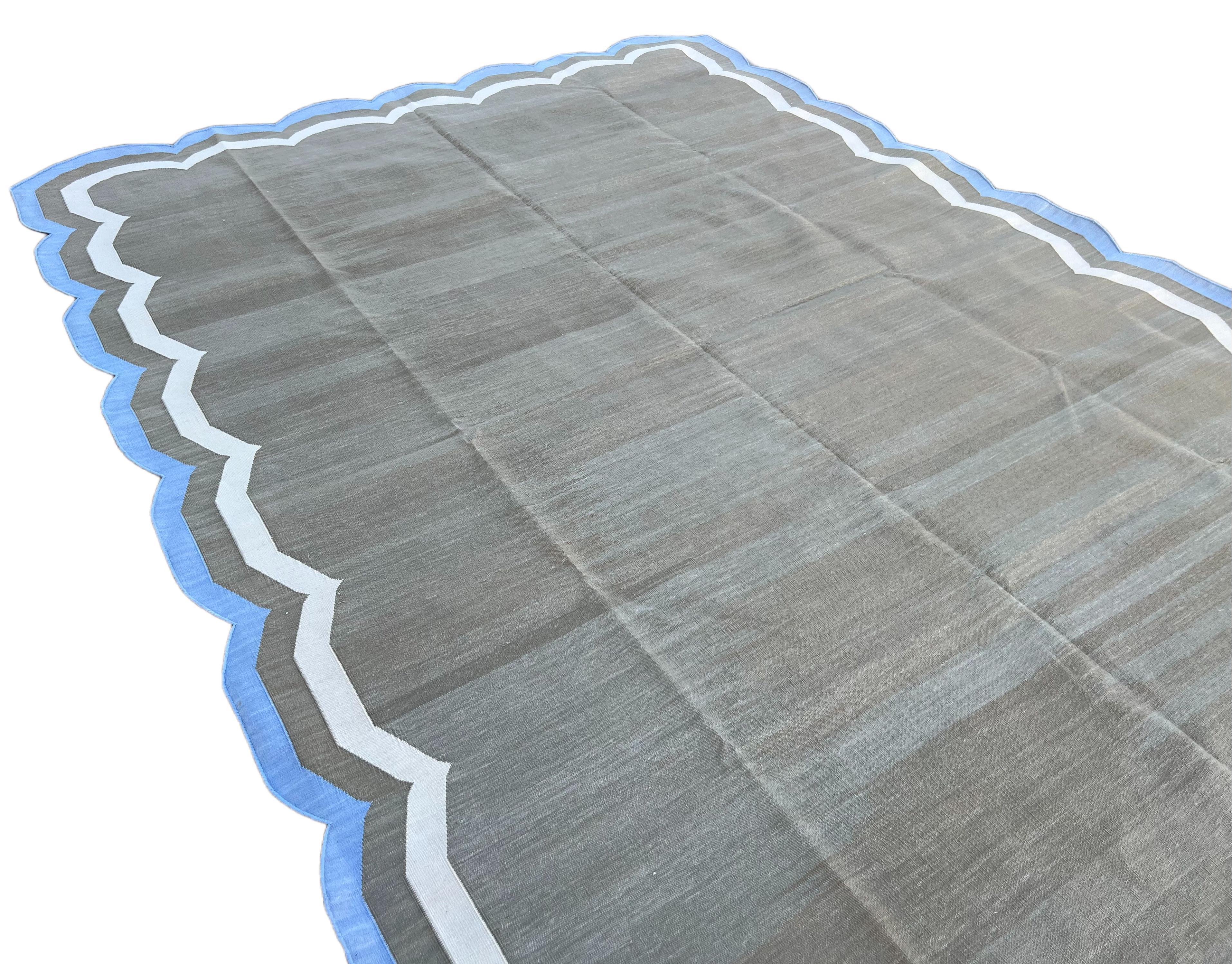 Handgefertigter Flachgewebe-Teppich aus Baumwolle, 8x10 Brown and Green Scallop Stripe Dhurrie (Handgewebt) im Angebot