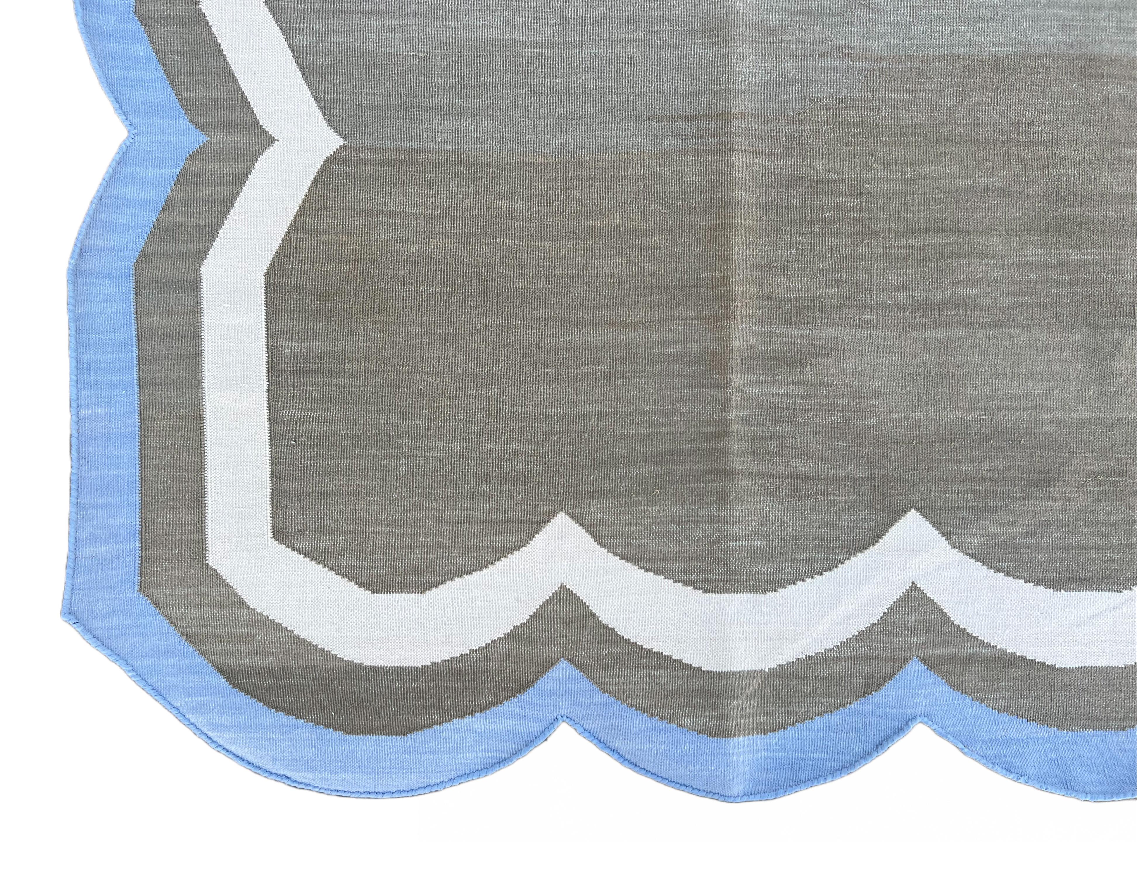 Handgefertigter Flachgewebe-Teppich aus Baumwolle, 8x10 Brown and Green Scallop Stripe Dhurrie im Angebot 1