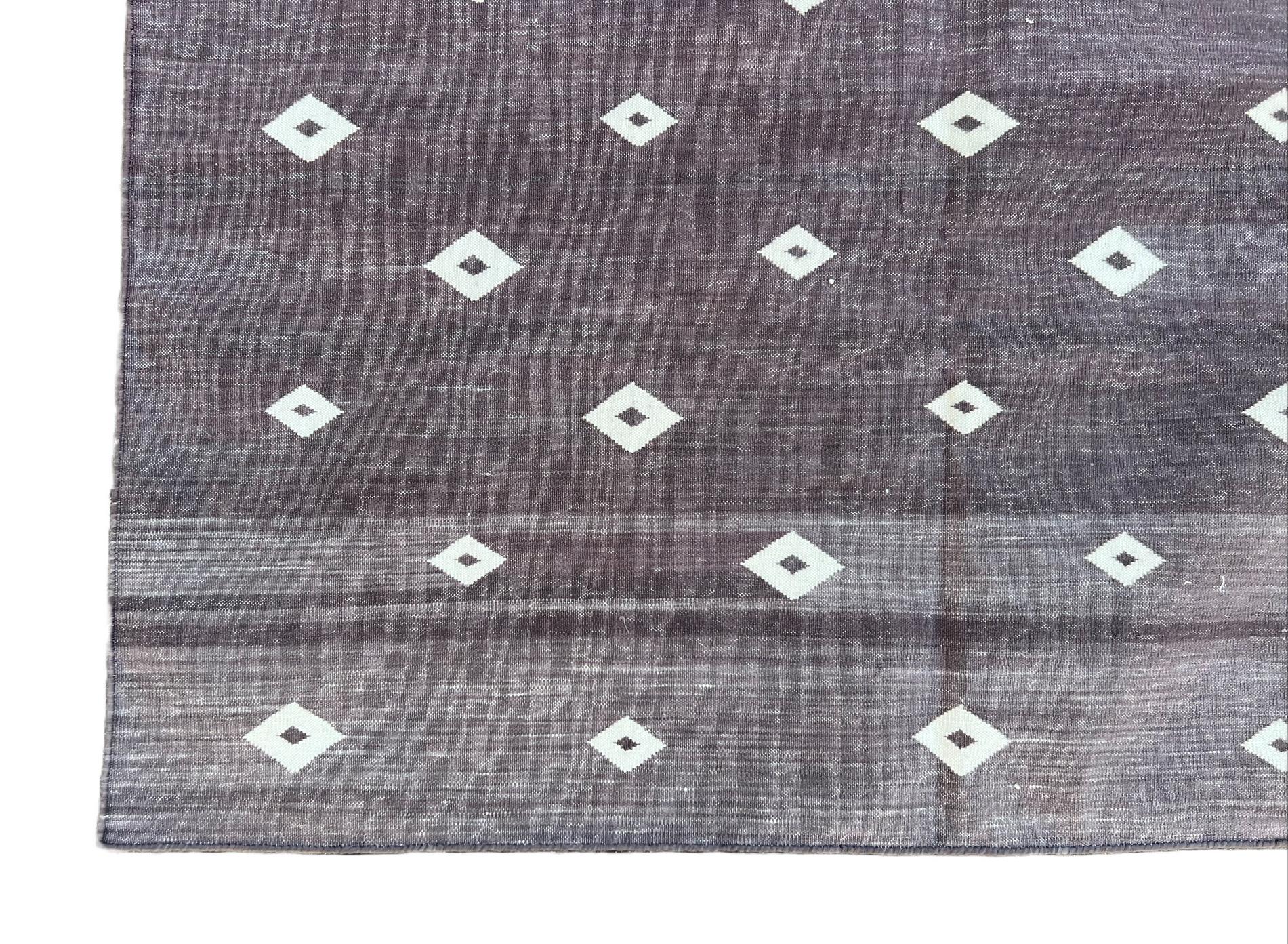 Handmade Cotton Area Flat Weave Rug, 8x10 Brown And White Diamond Indian Dhurrie For Sale 2
