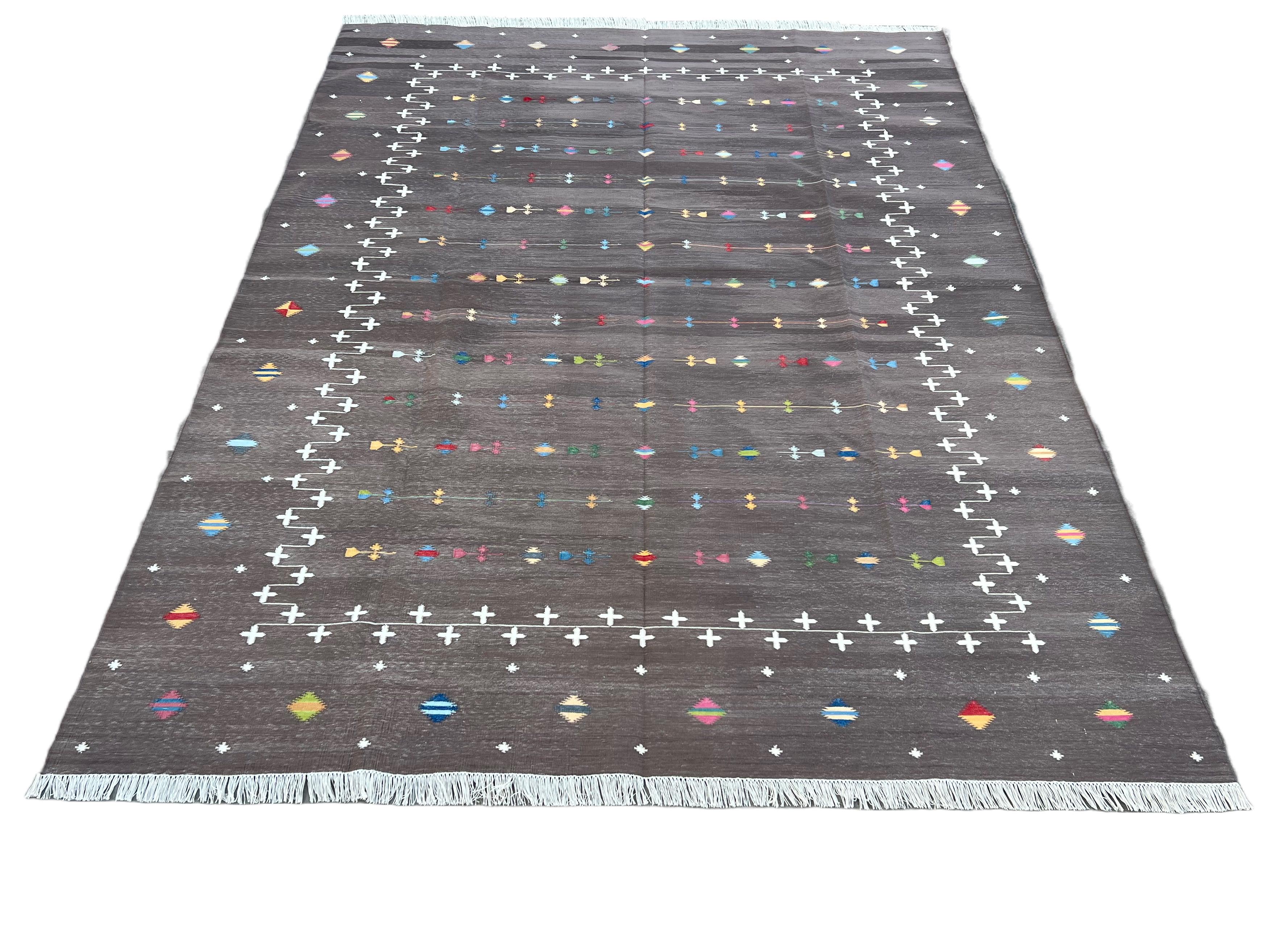 Handmade Cotton Area Flat Weave Rug, 8x10 Brown And White Shooting Star Dhurrie In New Condition For Sale In Jaipur, IN