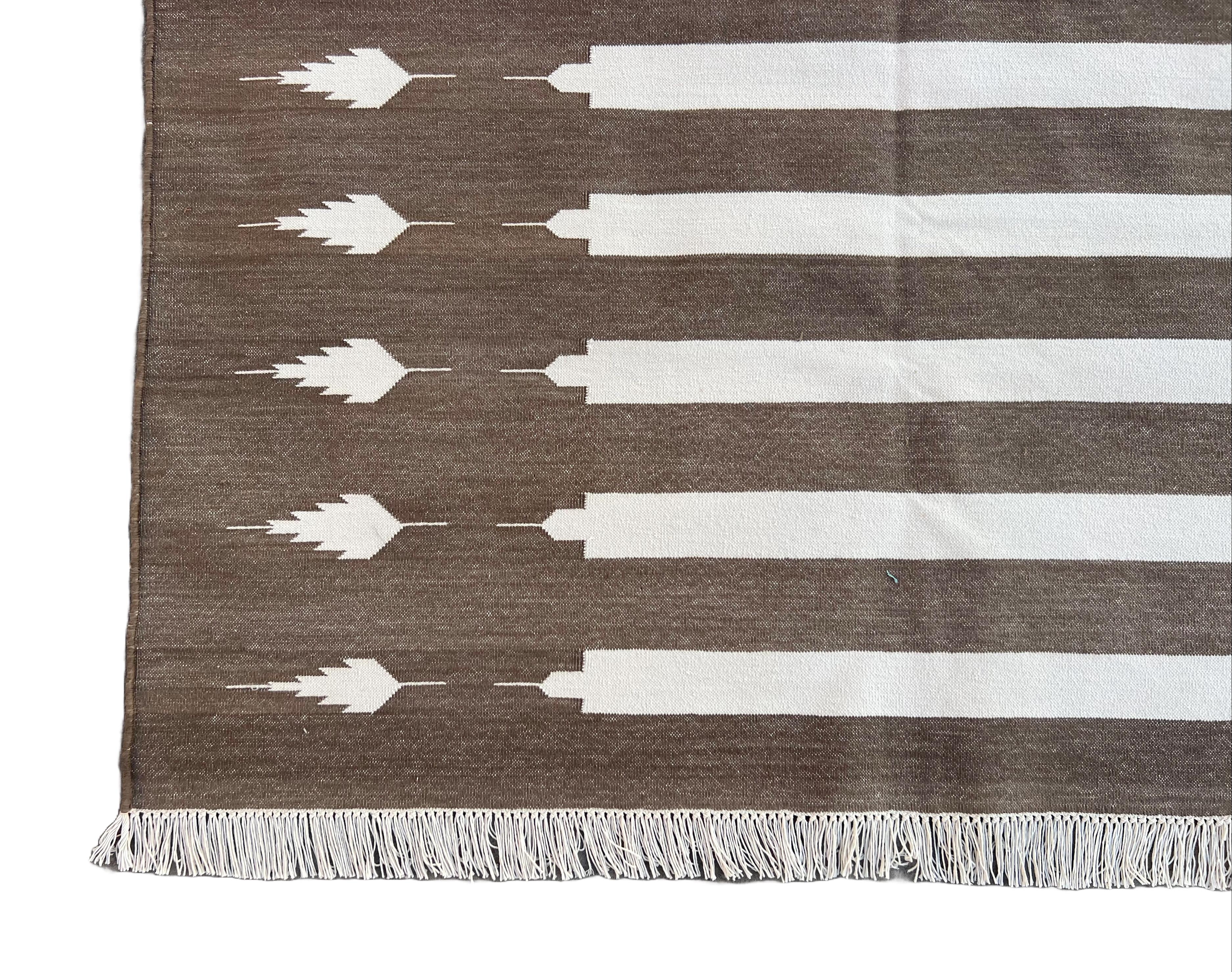 Handmade Cotton Area Flat Weave Rug, 8x10 Brown And White Striped Indian Dhurrie In New Condition For Sale In Jaipur, IN