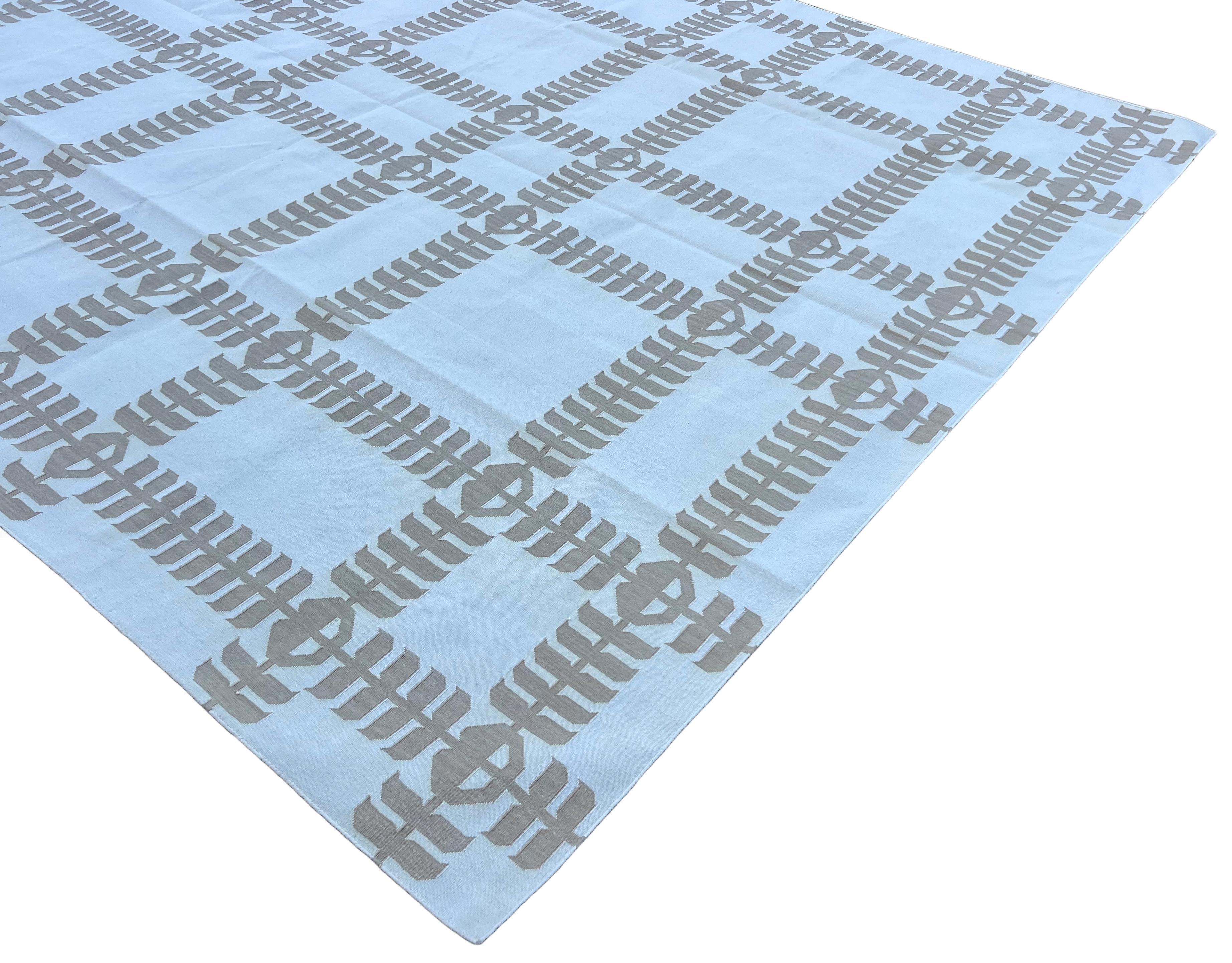 Hand-Woven Handmade Cotton Area Flat Weave Rug, 8x10 Cream And Beige Leaf Indian Dhurrie For Sale