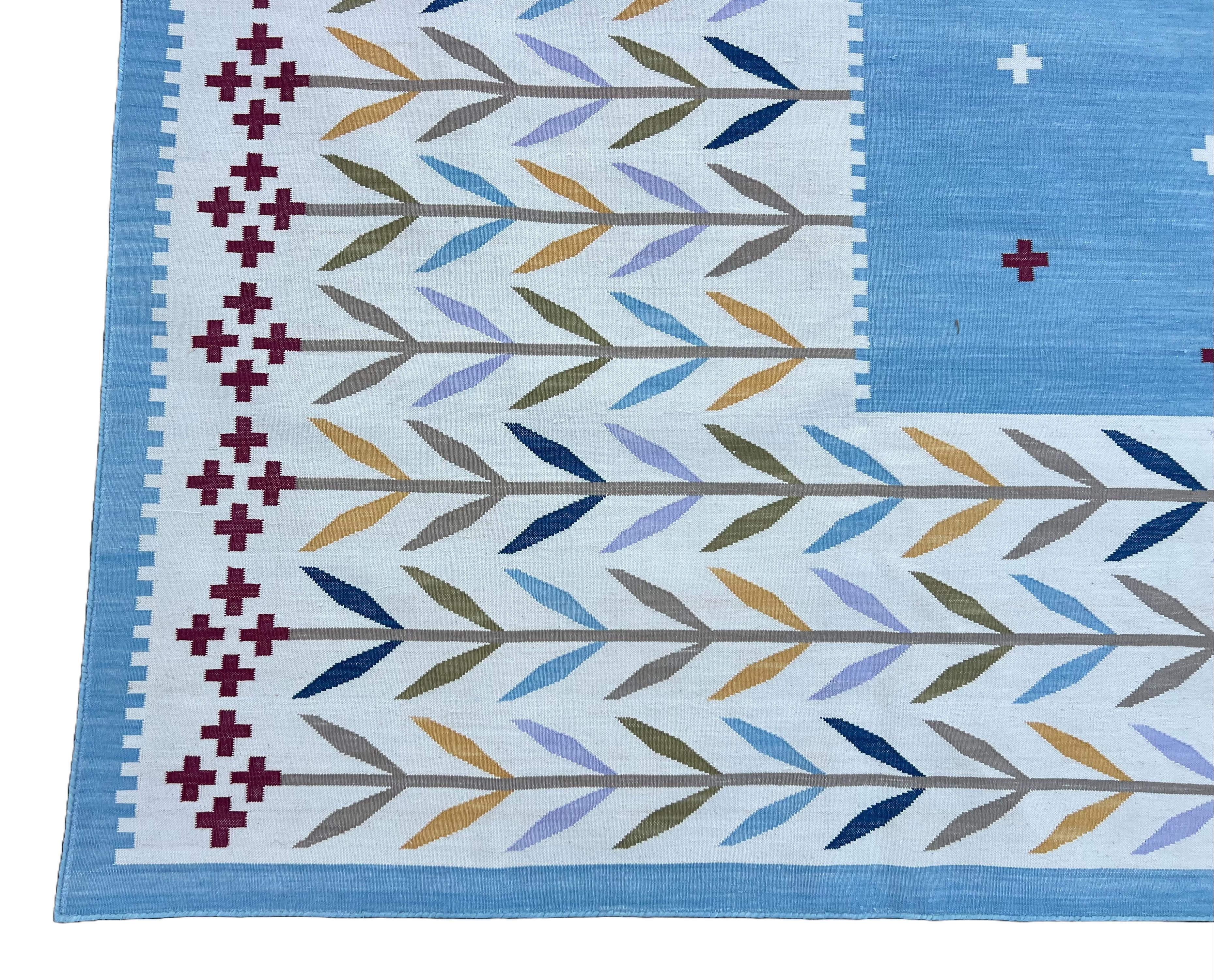 Handmade Cotton Area Flat Weave Rug, 8x10 Cream, Blue, Red Leaf Indian Dhurrie For Sale 6