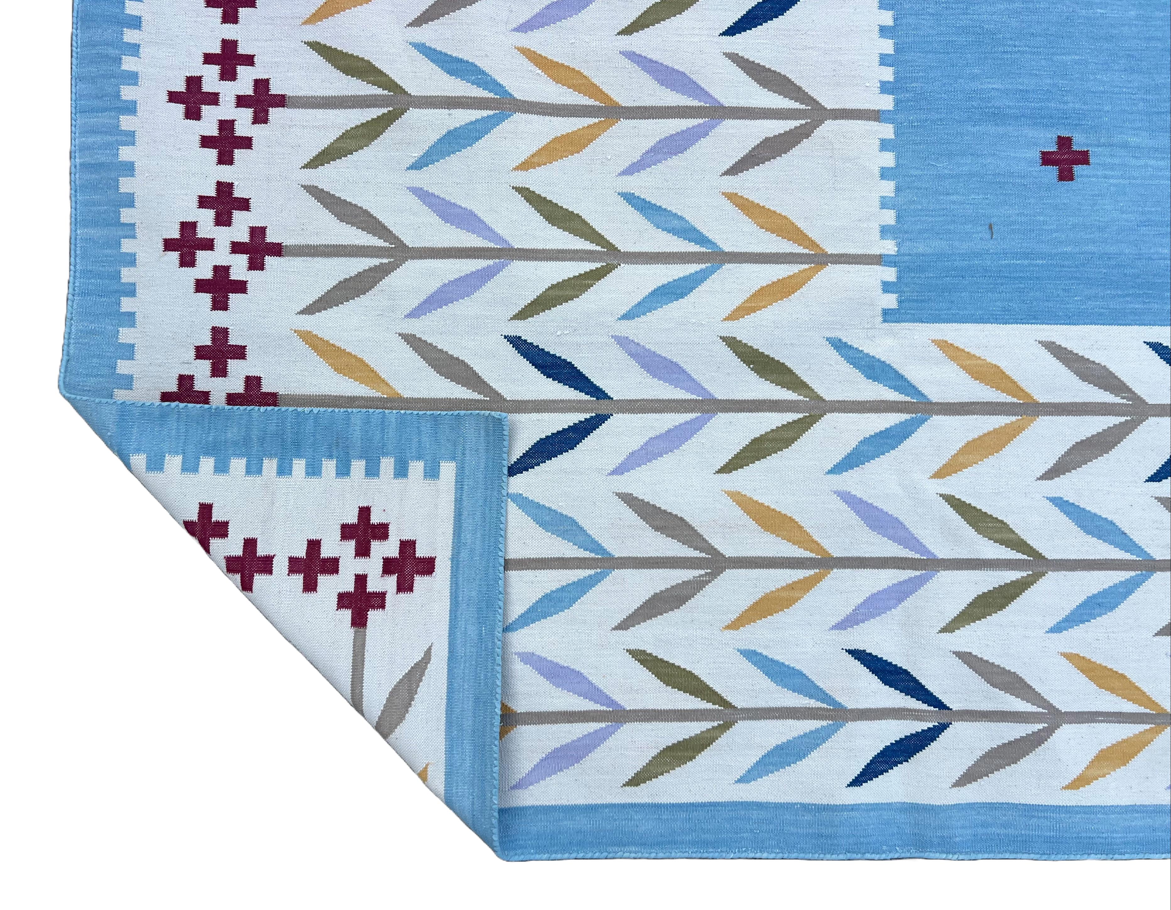 Handmade Cotton Area Flat Weave Rug, 8x10 Cream, Blue, Red Leaf Indian Dhurrie For Sale 7