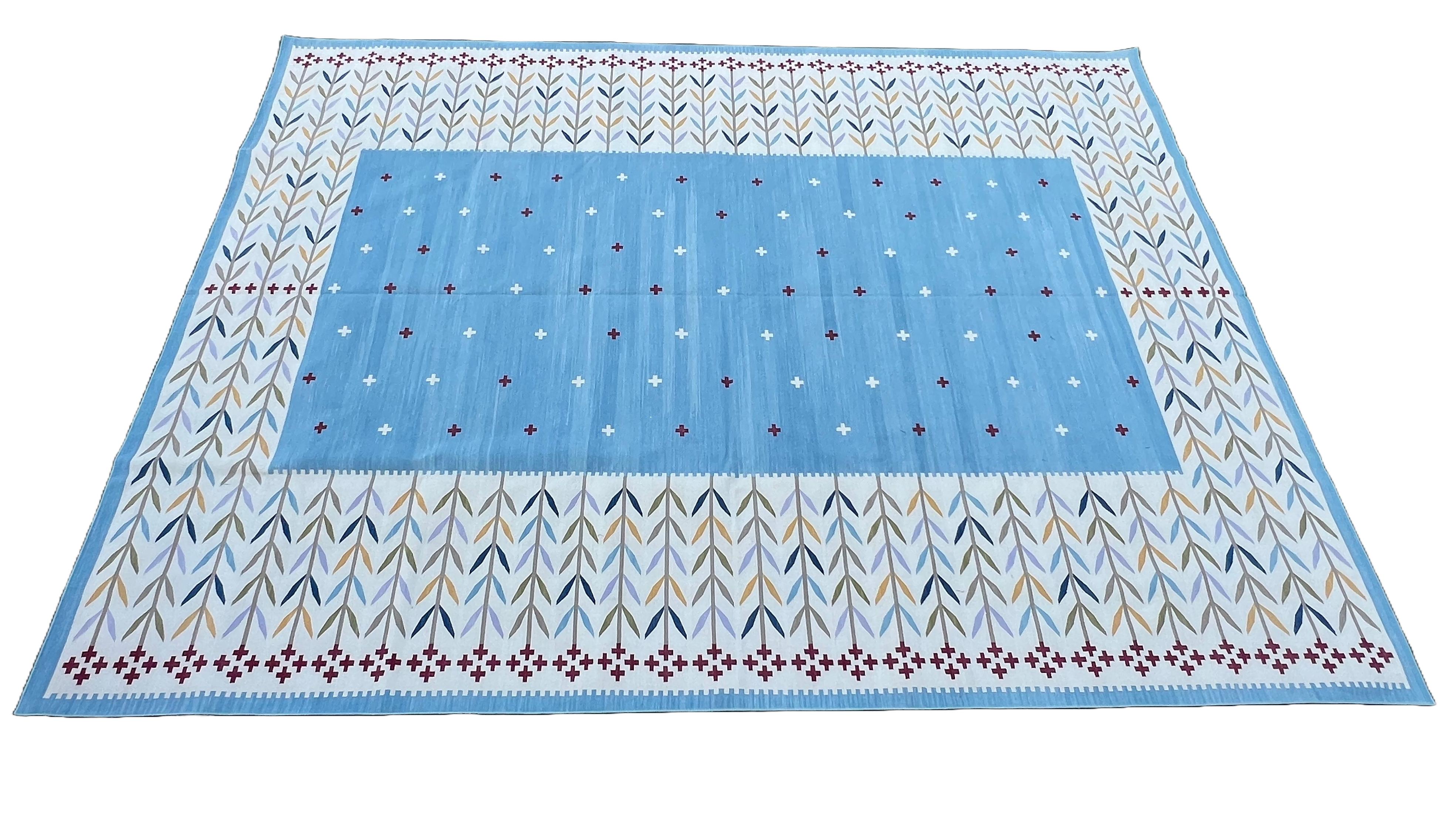 Handmade Cotton Area Flat Weave Rug, 8x10 Cream, Blue, Red Leaf Indian Dhurrie In New Condition For Sale In Jaipur, IN