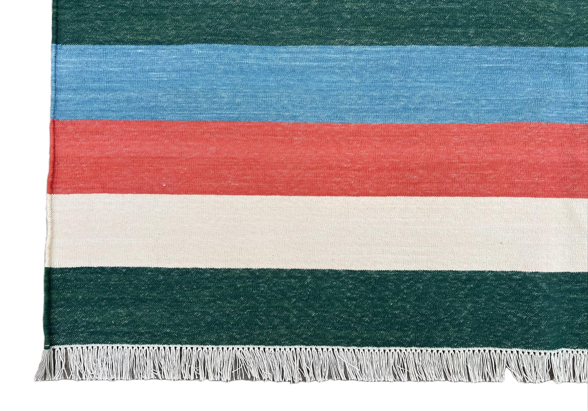 Handgefertigter flacher Baumwollteppich mit Flachgewebe, 8x10 Grün und Blau gestreifter indischer Dhurrie (Baumwolle) im Angebot