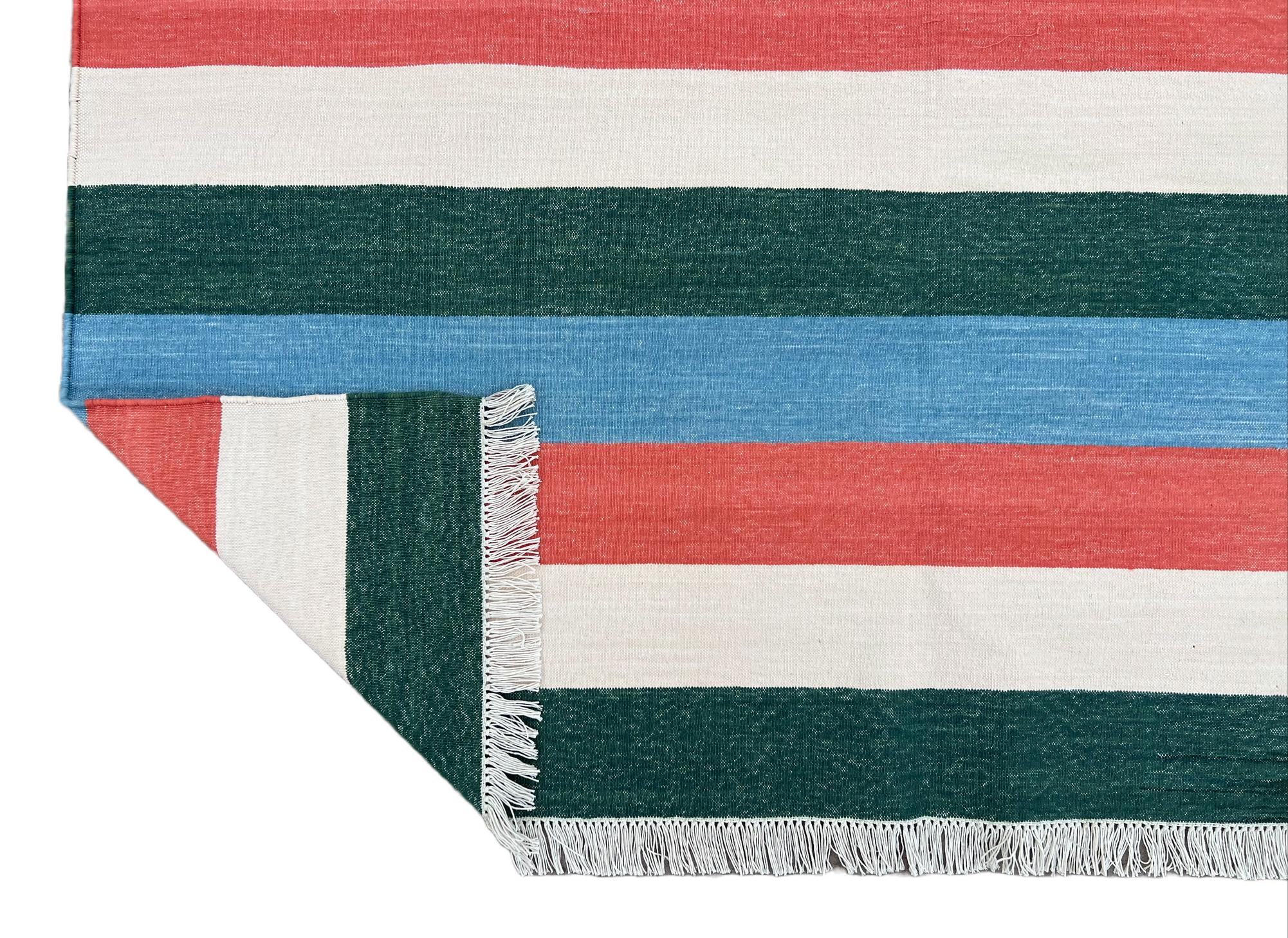 Handgefertigter flacher Baumwollteppich mit Flachgewebe, 8x10 Grün und Blau gestreifter indischer Dhurrie im Angebot 1