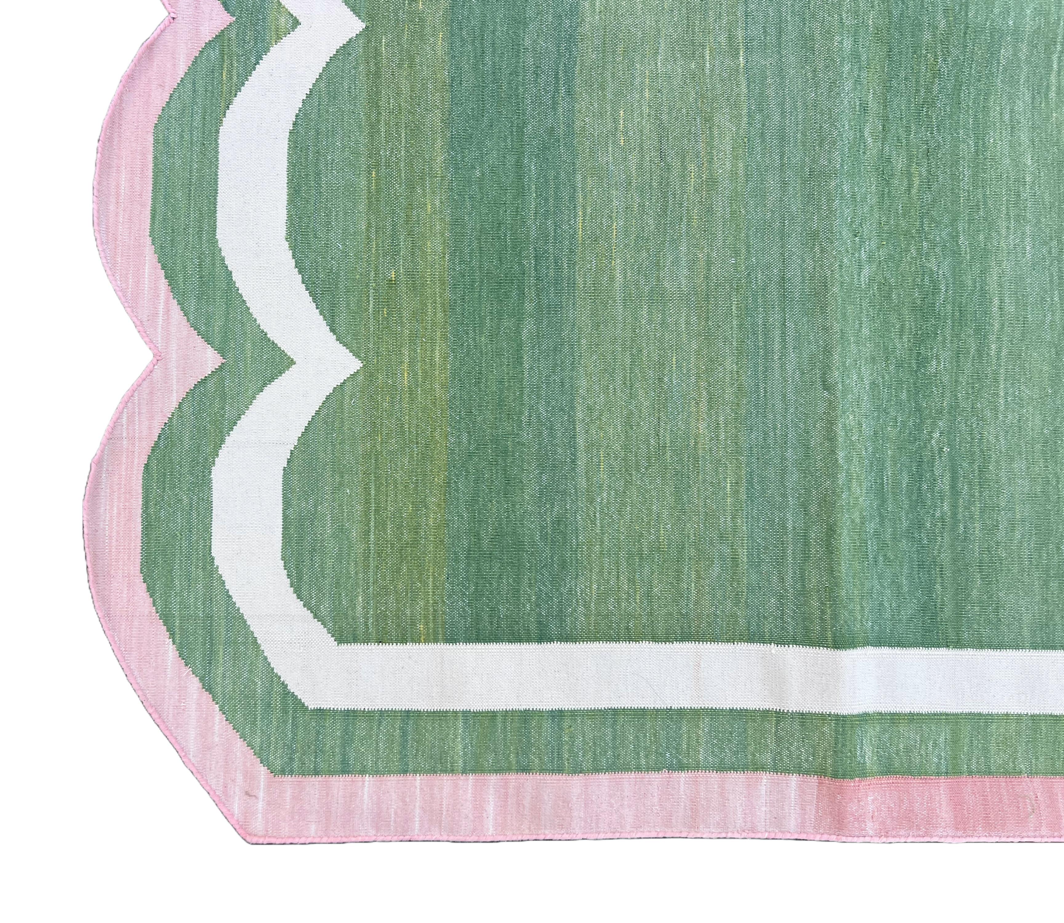 Cotone Tappeto a tessitura piatta in cotone fatto a mano, 8x10 Greene & Greene Rosa Dhurrie Indiano in vendita