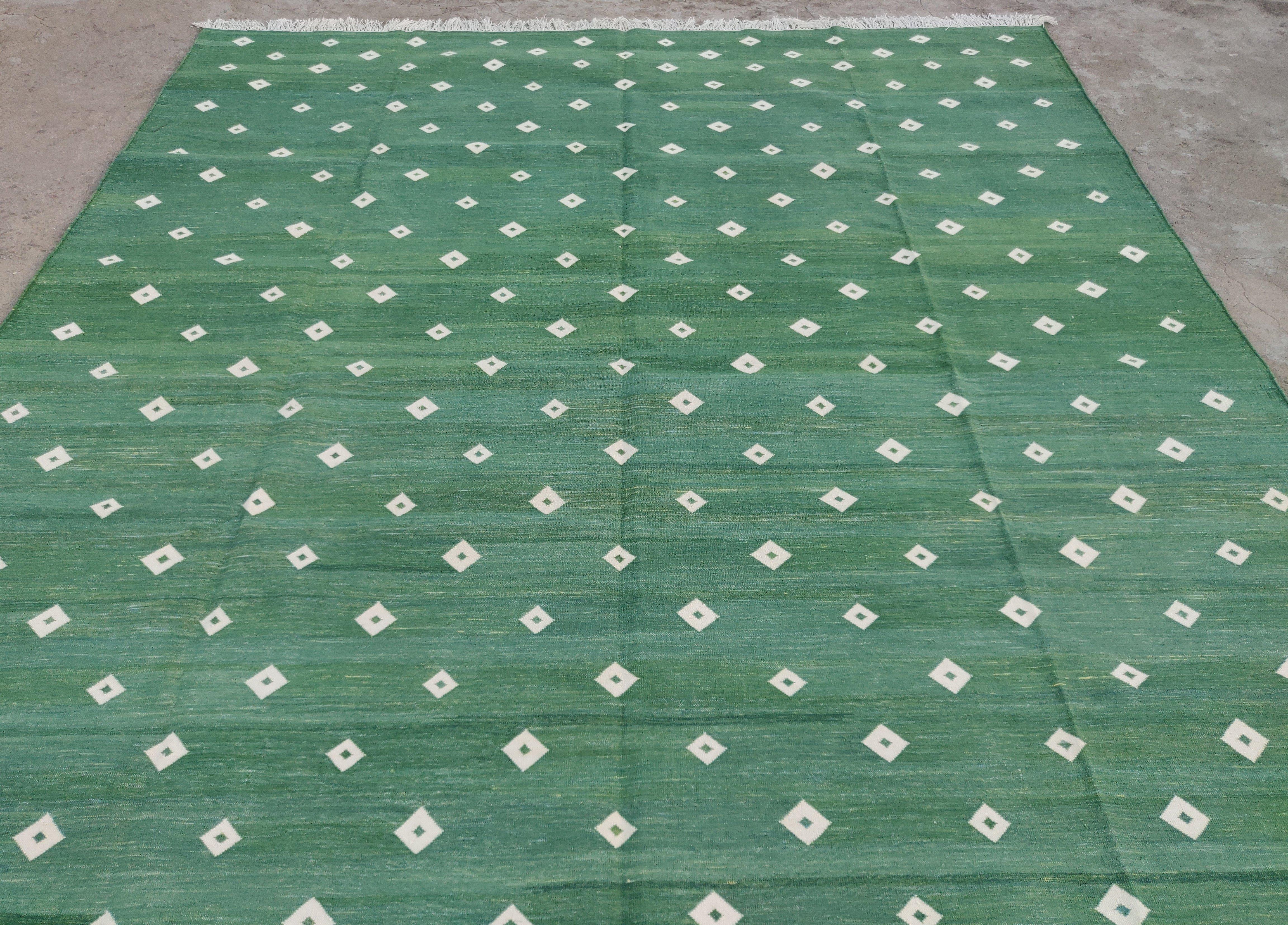 Handmade Cotton Area Flat Weave Rug, 8x10 Green And White Diamond Indian Dhurrie For Sale 4
