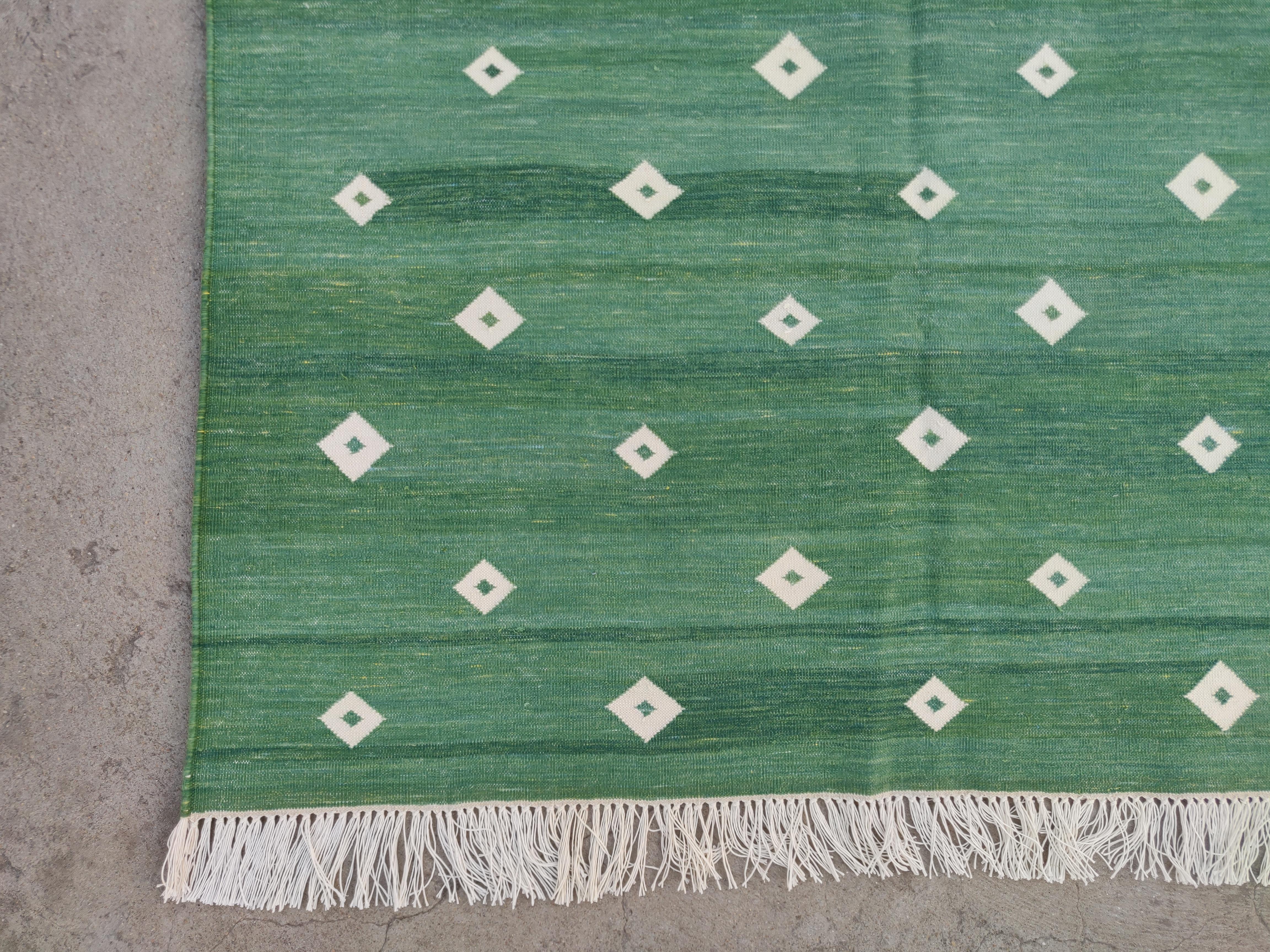 Handmade Cotton Area Flat Weave Rug, 8x10 Green And White Diamond Indian Dhurrie For Sale 5