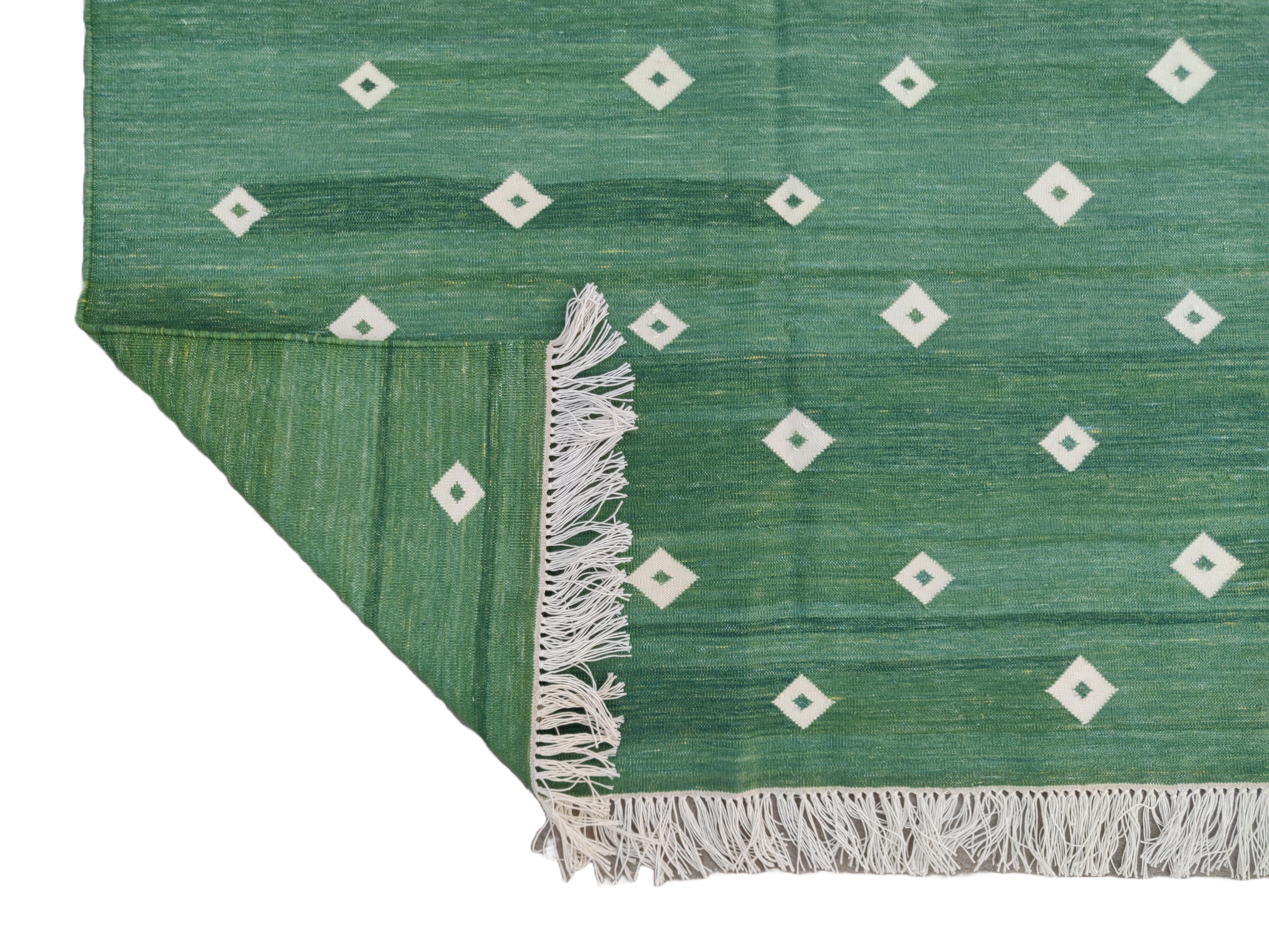 Handmade Cotton Area Flat Weave Rug, 8x10 Green And White Diamond Indian Dhurrie In New Condition For Sale In Jaipur, IN