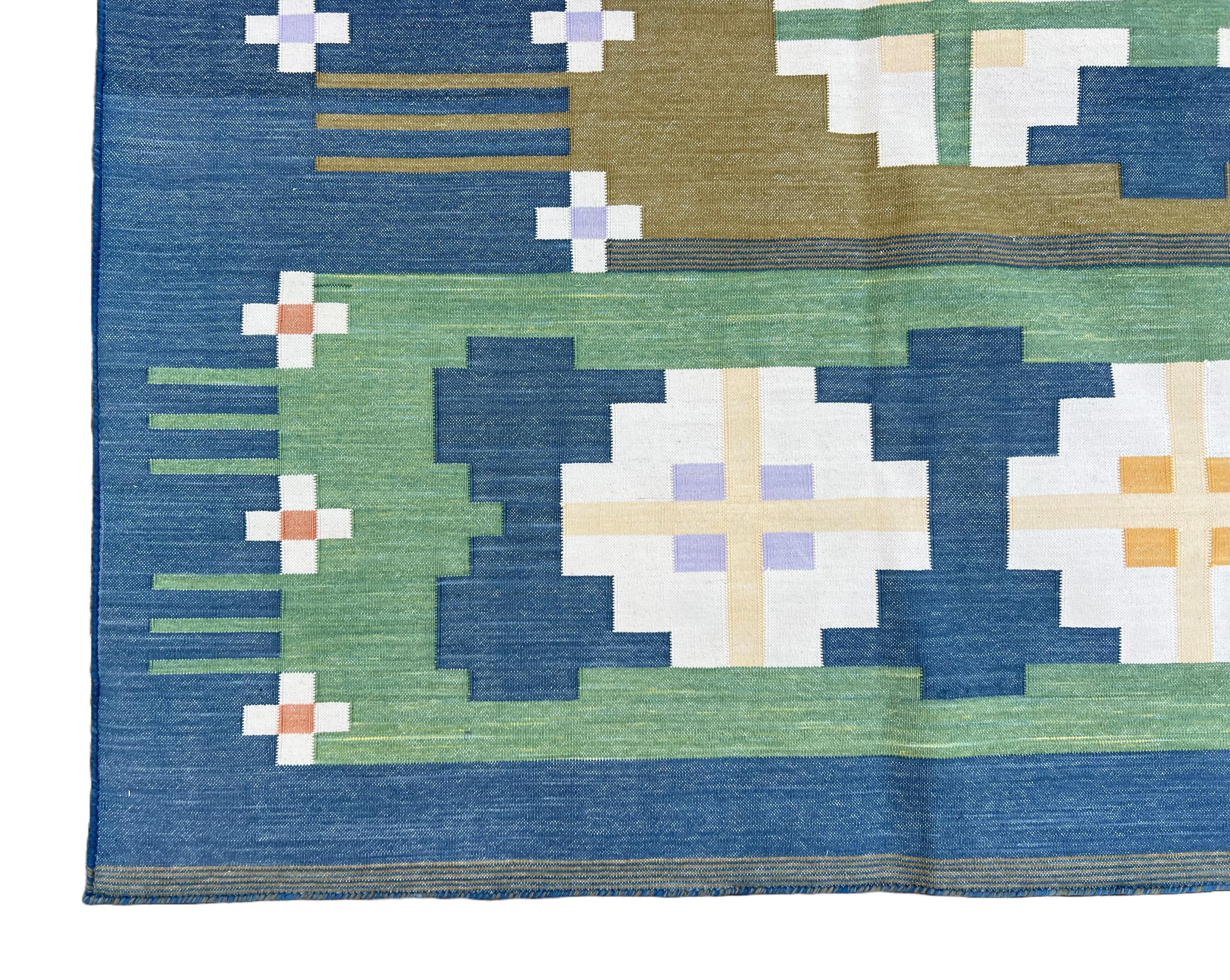Tappeto a tessitura piatta in cotone fatto a mano, 8x10 Greene & Greene, Blue Geometric Indian Dhurrie in vendita 2