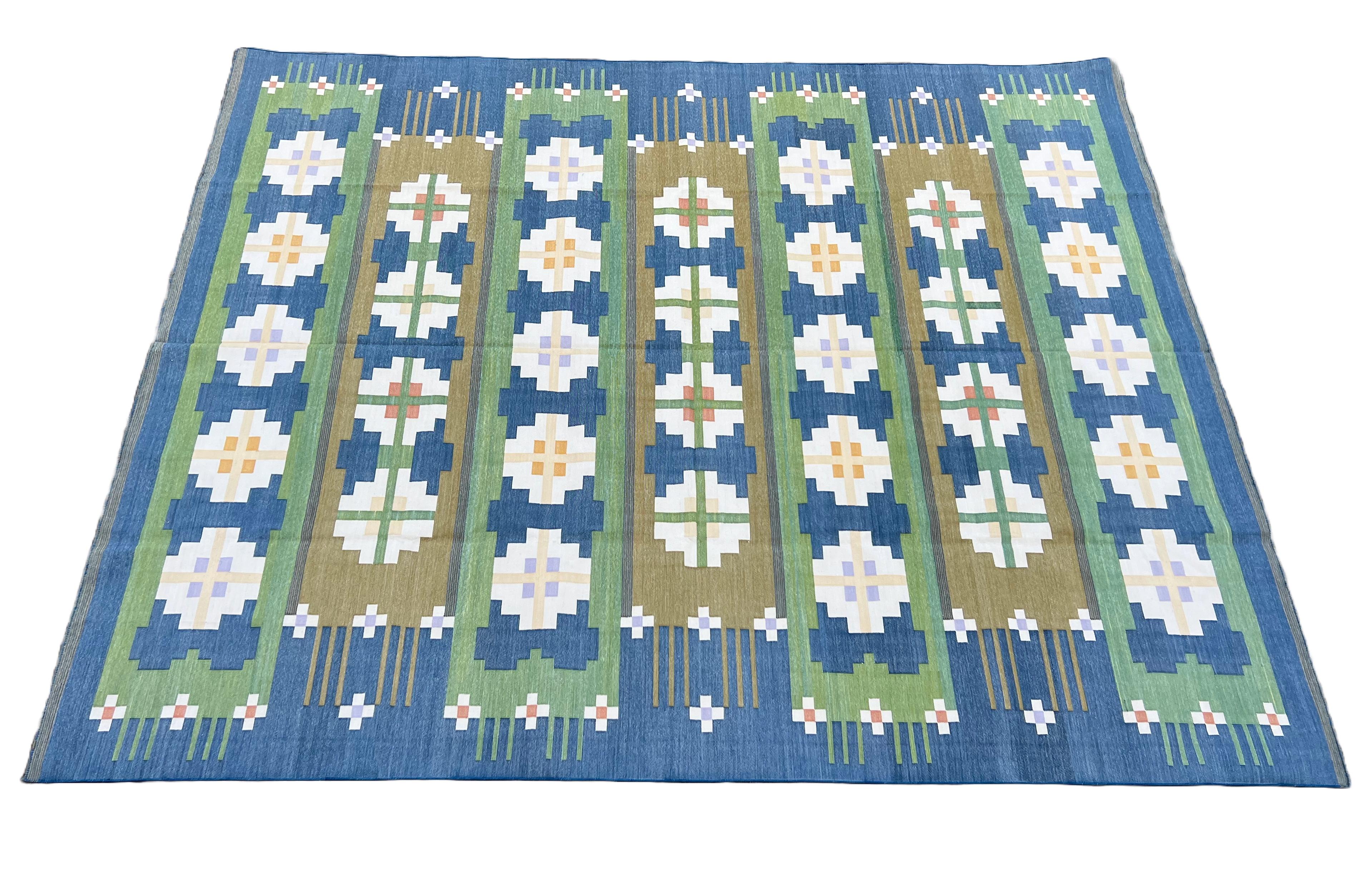 Mid-Century moderno Tappeto a tessitura piatta in cotone fatto a mano, 8x10 Greene & Greene, Blue Geometric Indian Dhurrie in vendita