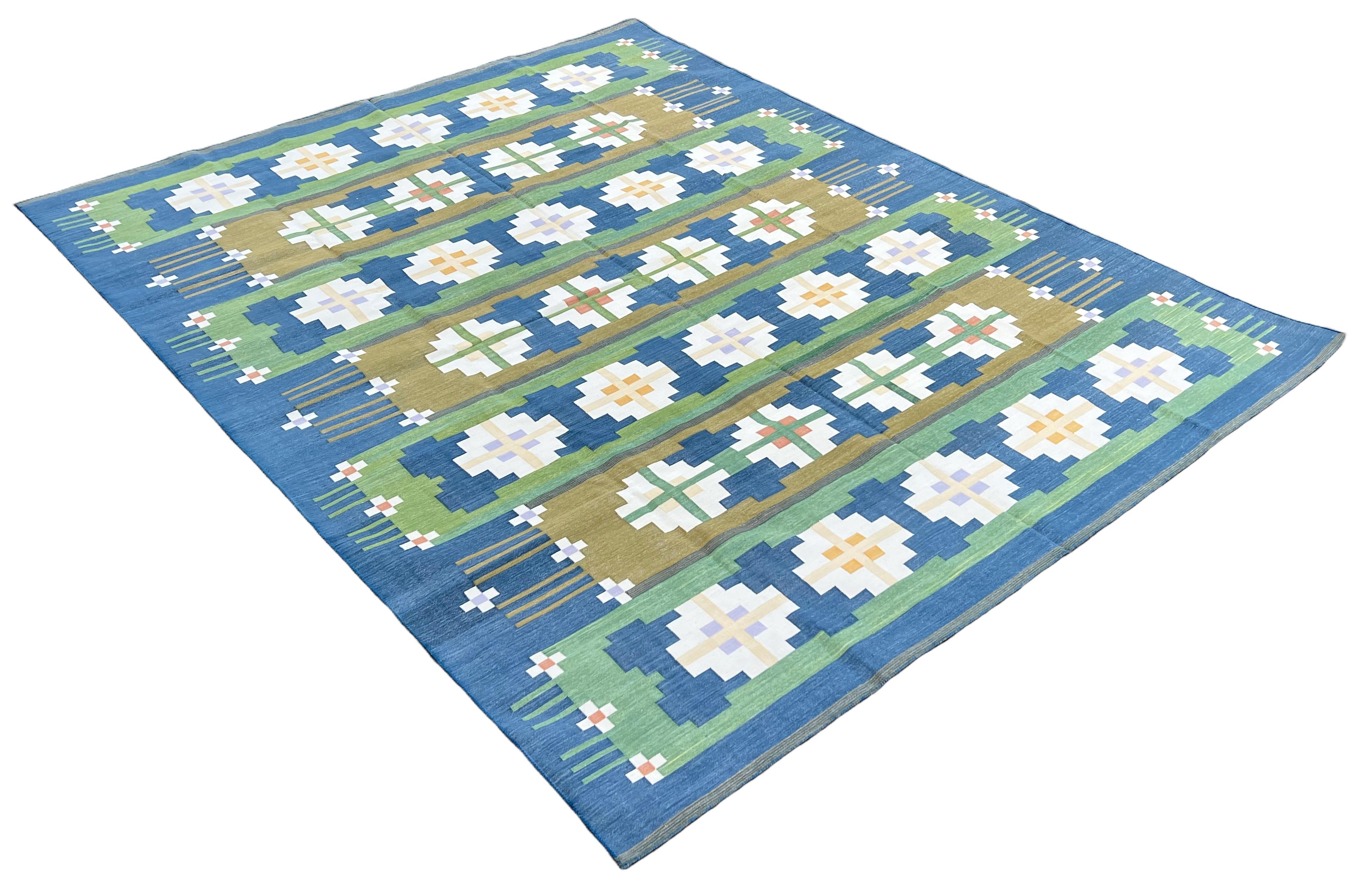 Indiano Tappeto a tessitura piatta in cotone fatto a mano, 8x10 Greene & Greene, Blue Geometric Indian Dhurrie in vendita