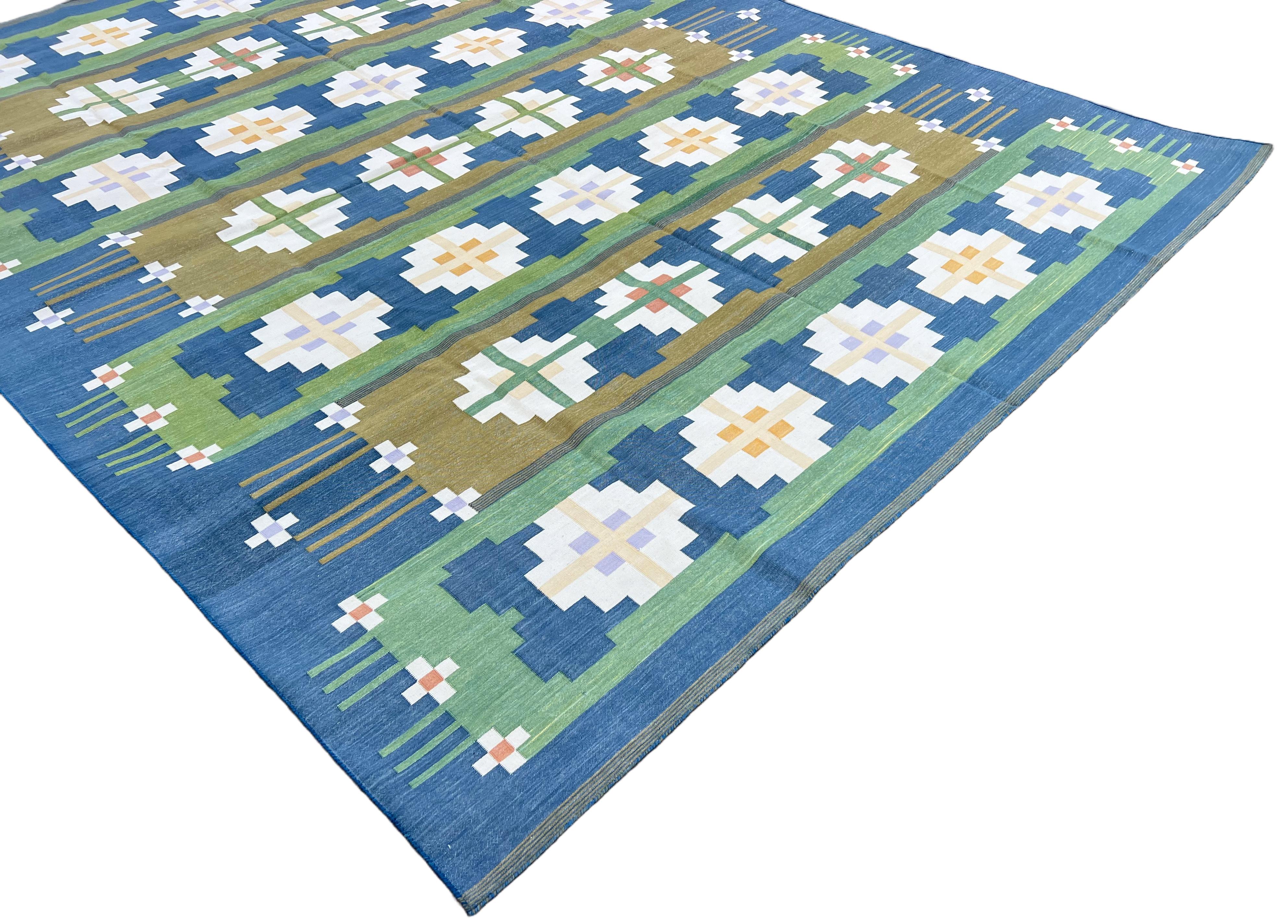 Tappeto a tessitura piatta in cotone fatto a mano, 8x10 Greene & Greene, Blue Geometric Indian Dhurrie In condizioni Nuovo in vendita a Jaipur, IN