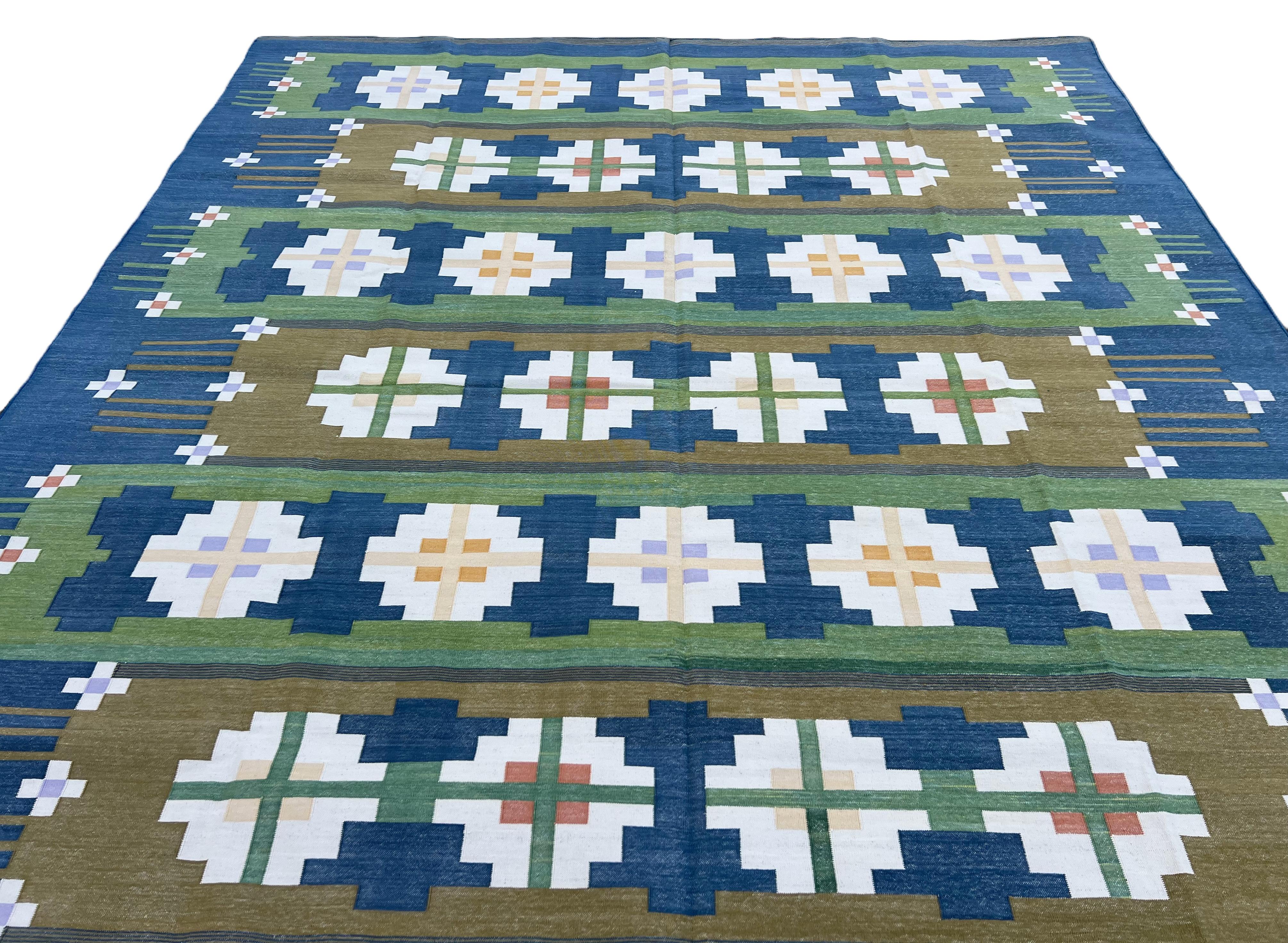 Tappeto a tessitura piatta in cotone fatto a mano, 8x10 Greene & Greene, Blue Geometric Indian Dhurrie in vendita 1