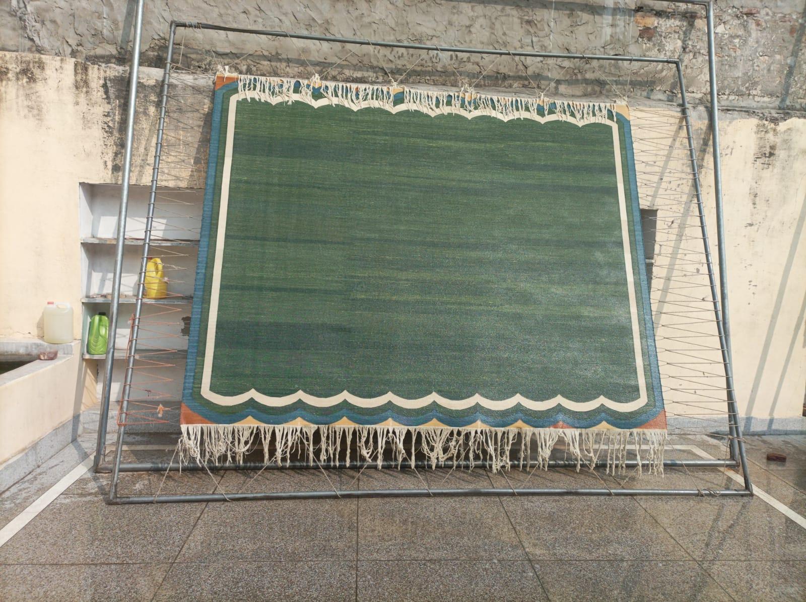 Tapis en coton tissé à plat, 8x10 Greene & Greene, Blue Scalloped Indian Dhurrie en vente 5