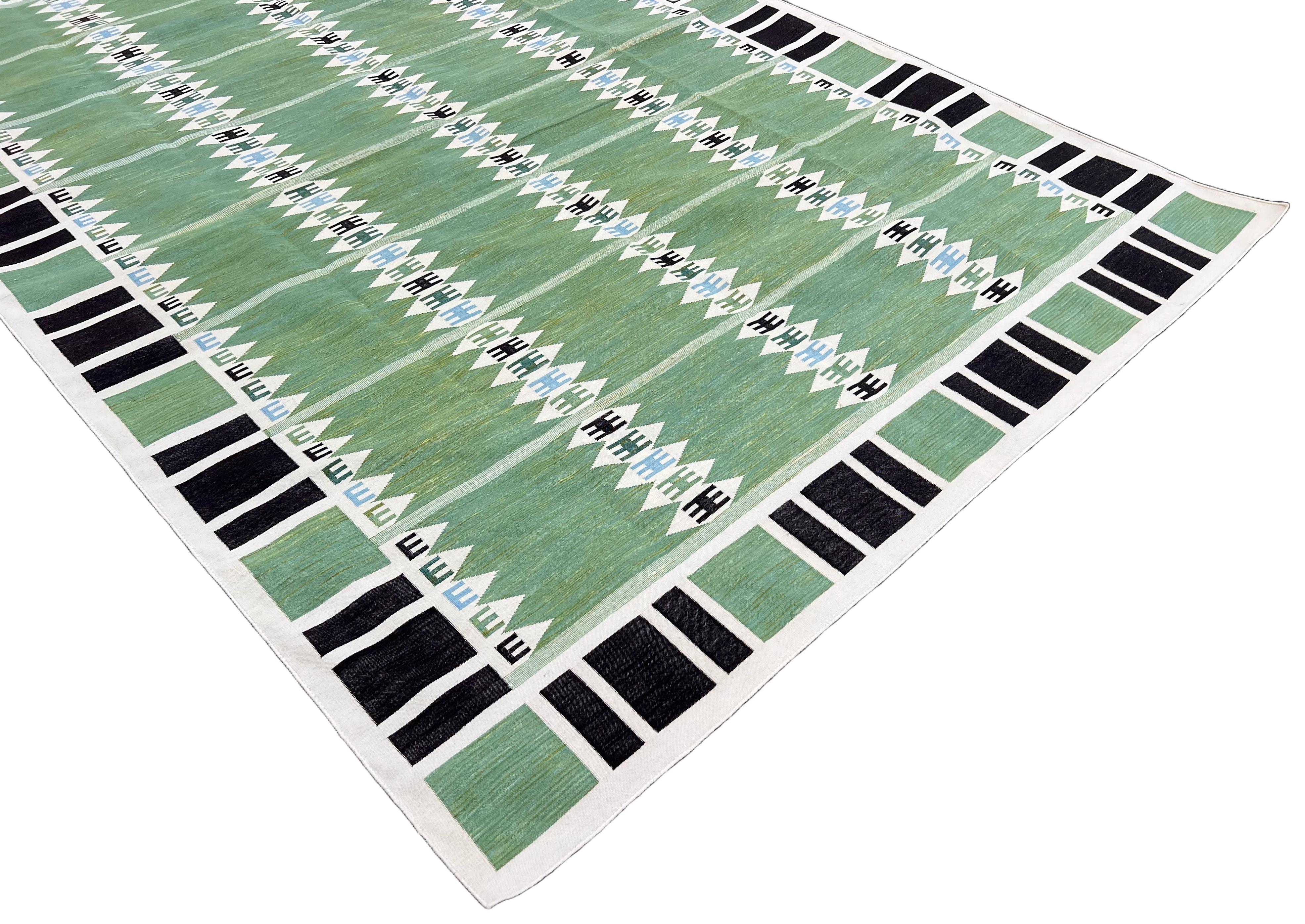 Handmade Cotton Area Flat Weave Rug, 8x10 Green, Cream Geometric Indian Dhurrie In New Condition For Sale In Jaipur, IN