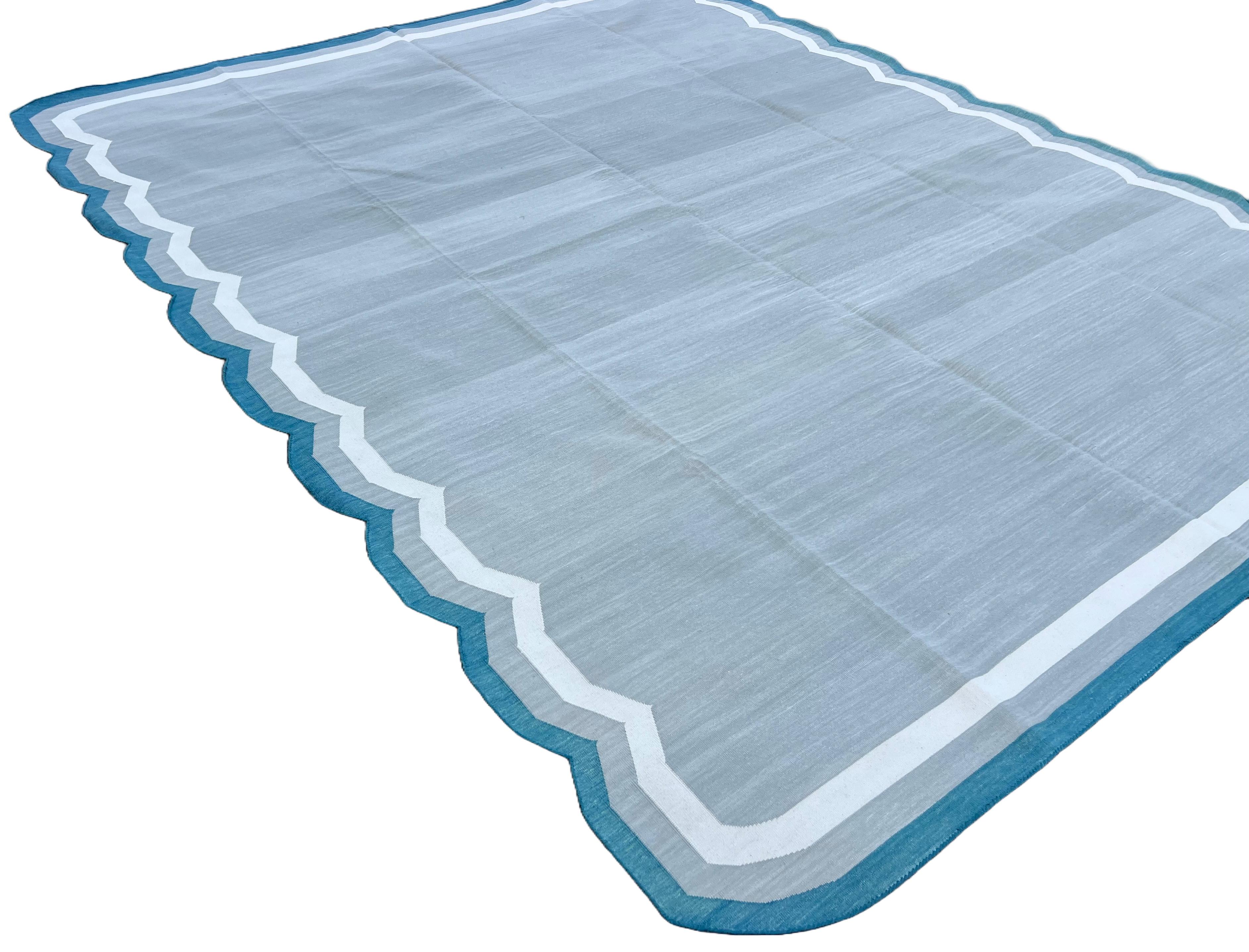 Indiano Tappeto a tessitura piatta in cotone fatto a mano, 8x10 Grigio e blu con smerlatura indiana Dhurrie in vendita