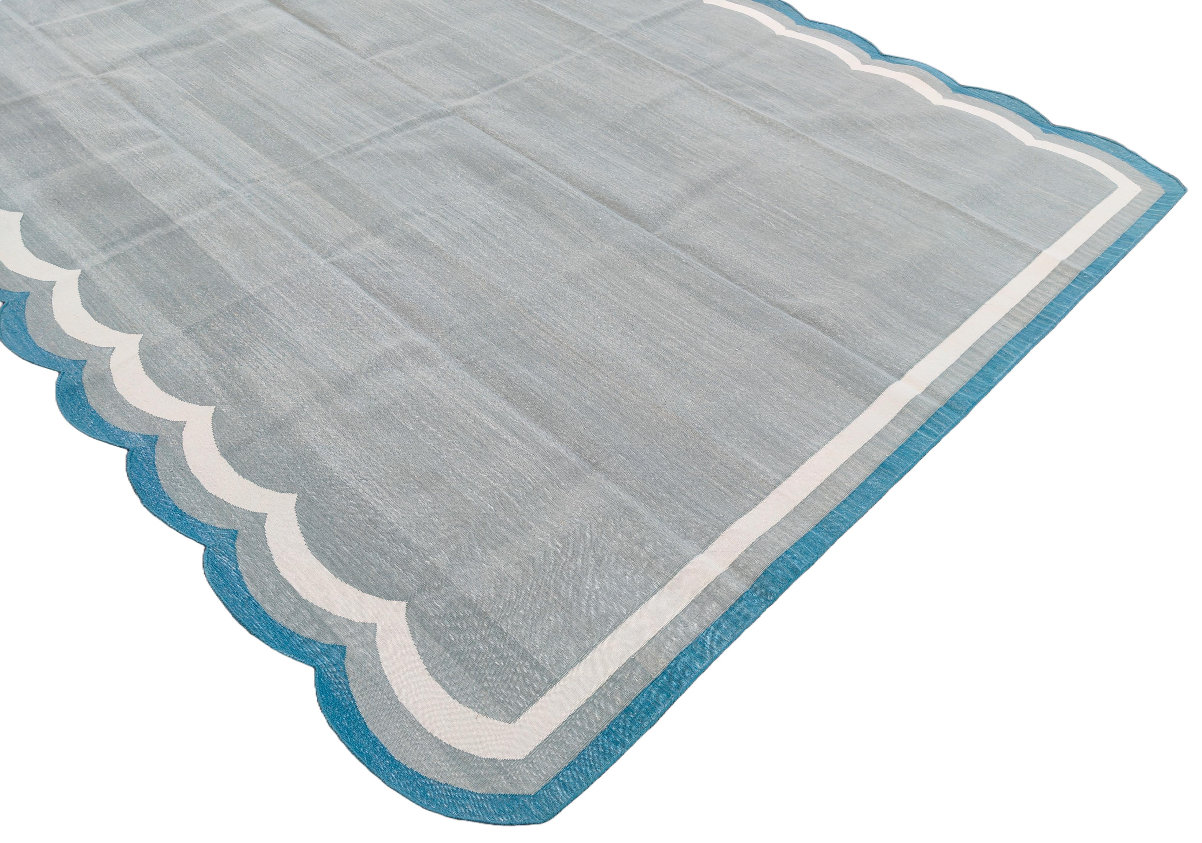 Handgefertigter Flachgewebe-Teppich aus Baumwolle, 8x10 Grau und Blau Indischer Dhurrie mit Wellenmuster (21. Jahrhundert und zeitgenössisch) im Angebot