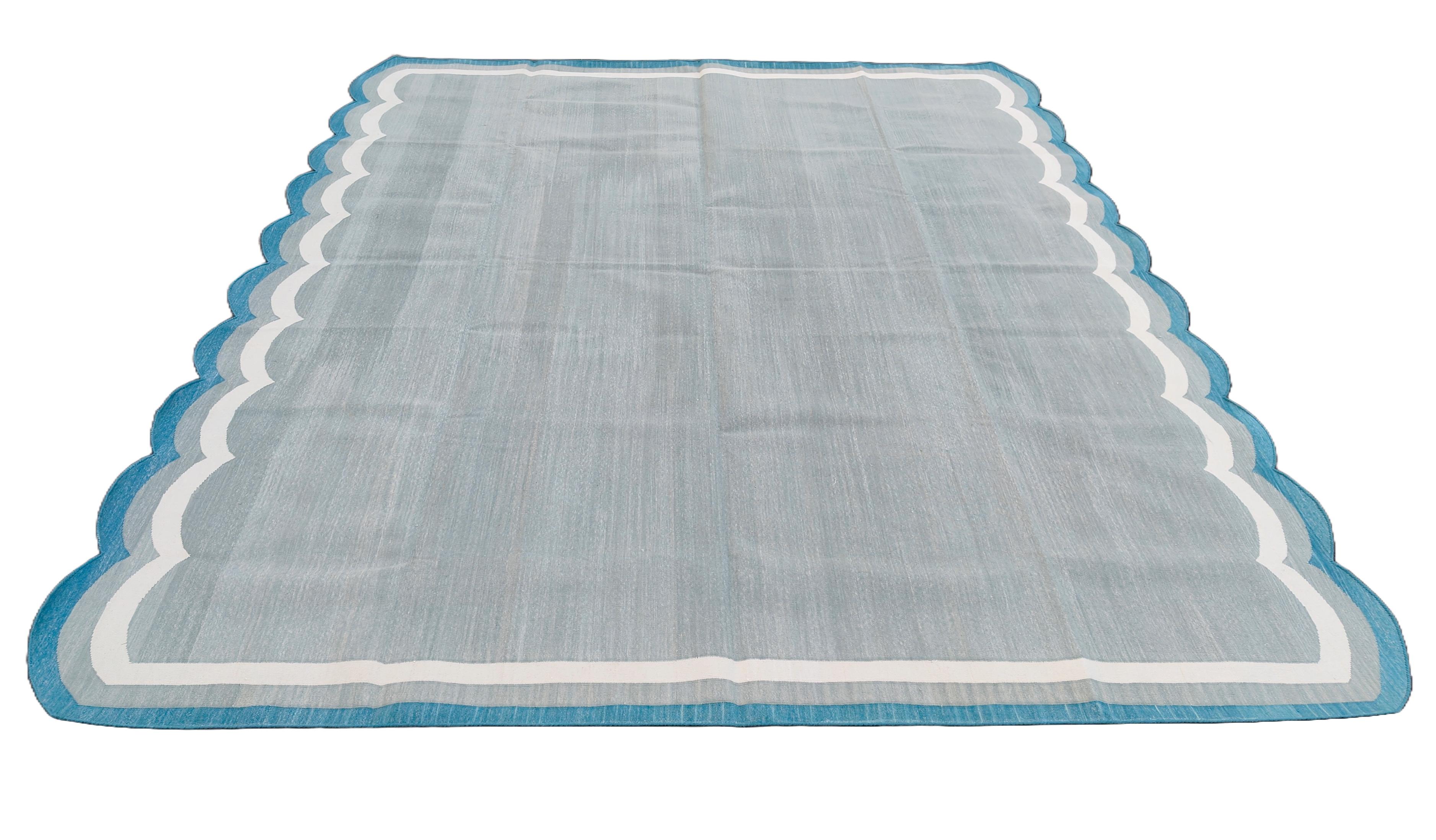 Handgefertigter Flachgewebe-Teppich aus Baumwolle, 8x10 Grau und Blau Indischer Dhurrie mit Wellenmuster im Angebot 2