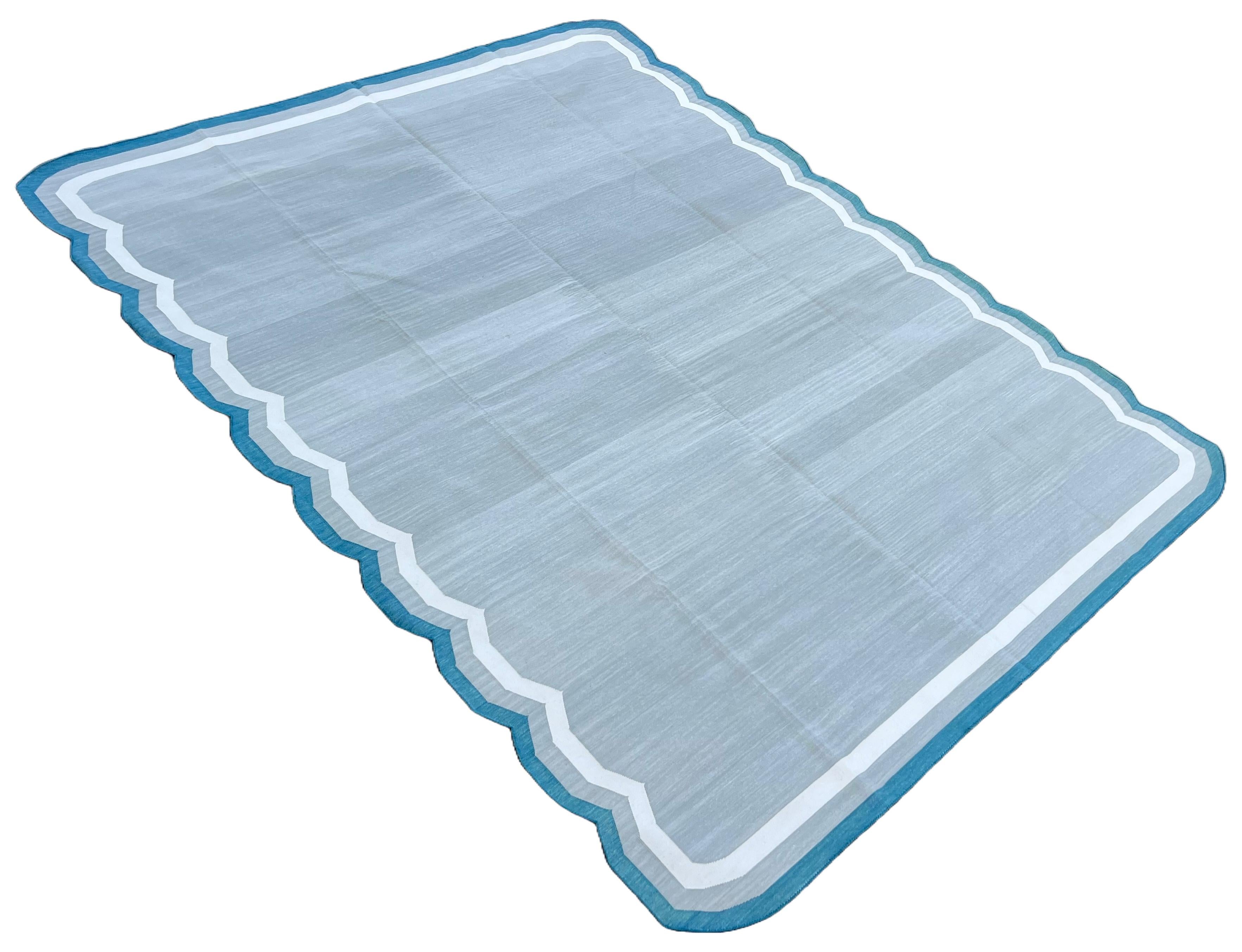 Tappeto a tessitura piatta in cotone fatto a mano, 8x10 Grigio e blu con smerlatura indiana Dhurrie in vendita 1