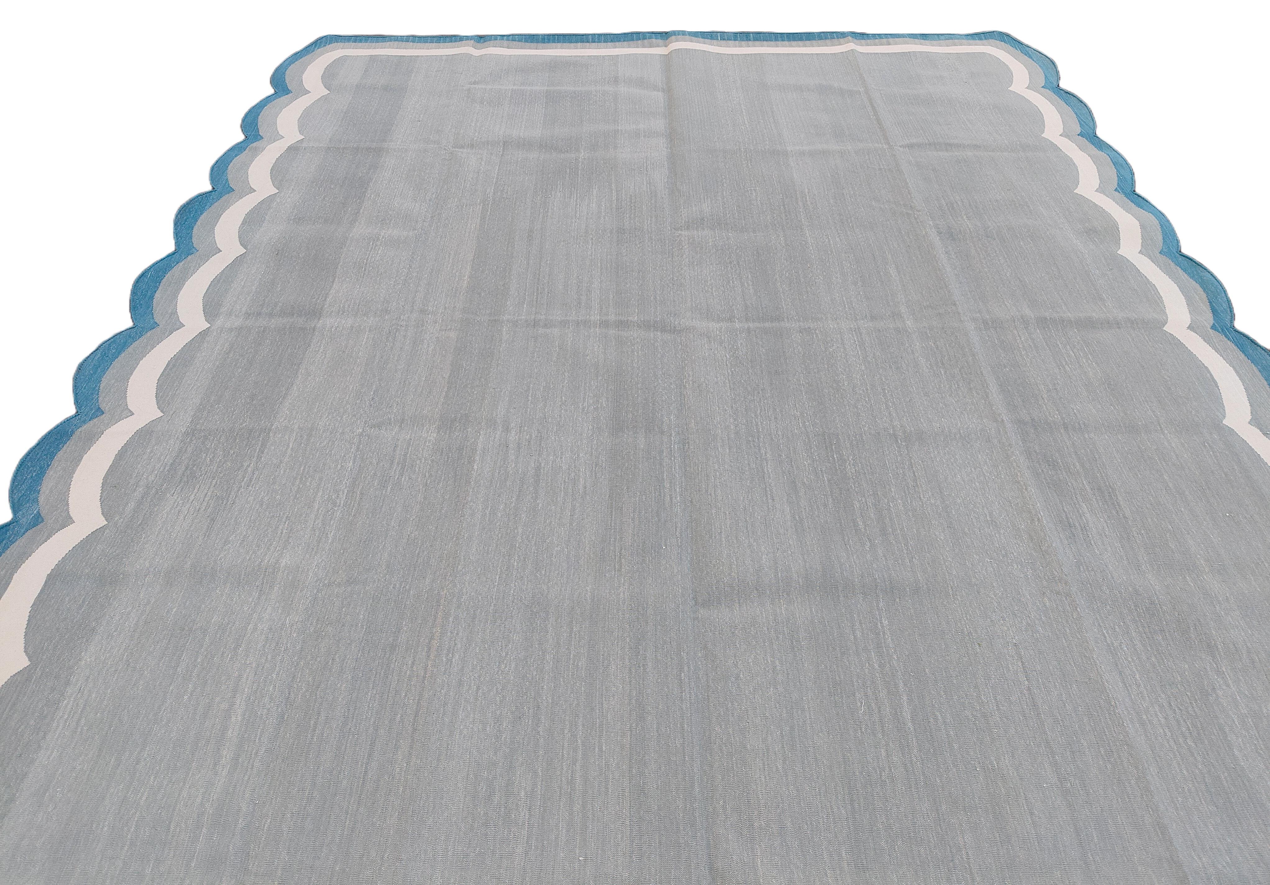 Handgefertigter Flachgewebe-Teppich aus Baumwolle, 8x10 Grau und Blau Indischer Dhurrie mit Wellenmuster im Angebot 3