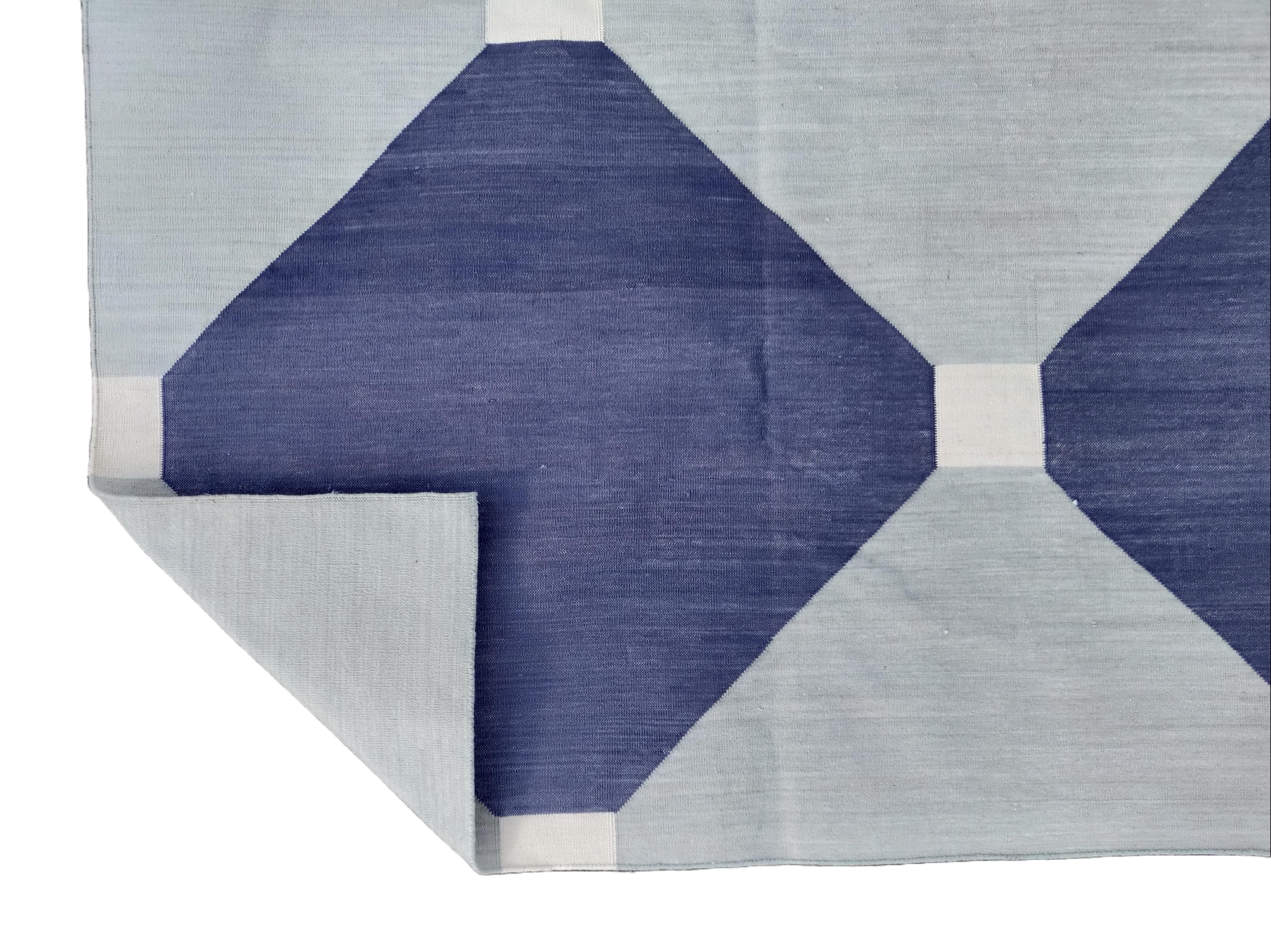 XXI secolo e contemporaneo Tappeto a tessitura piatta in cotone fatto a mano, 8x10 Tappeto indiano Dhurrie a piastrelle grigie e blu in vendita