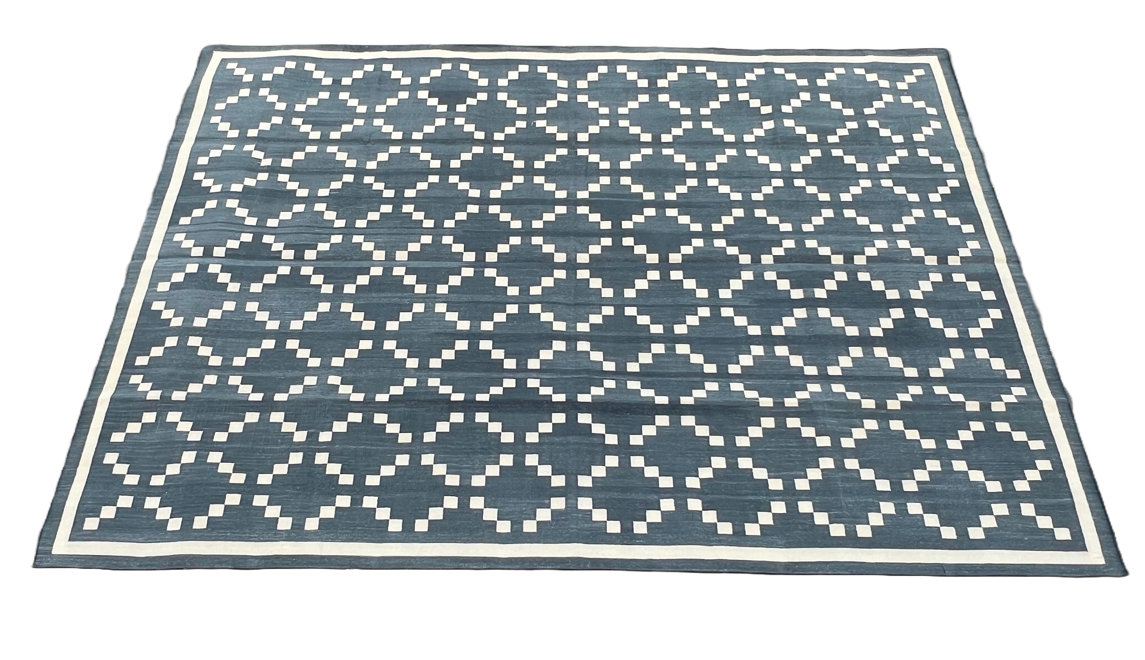 Handmade Cotton Area Flat Weave Rug, 8x10 Grey And Cream Diamond Indian Dhurrie For Sale 5