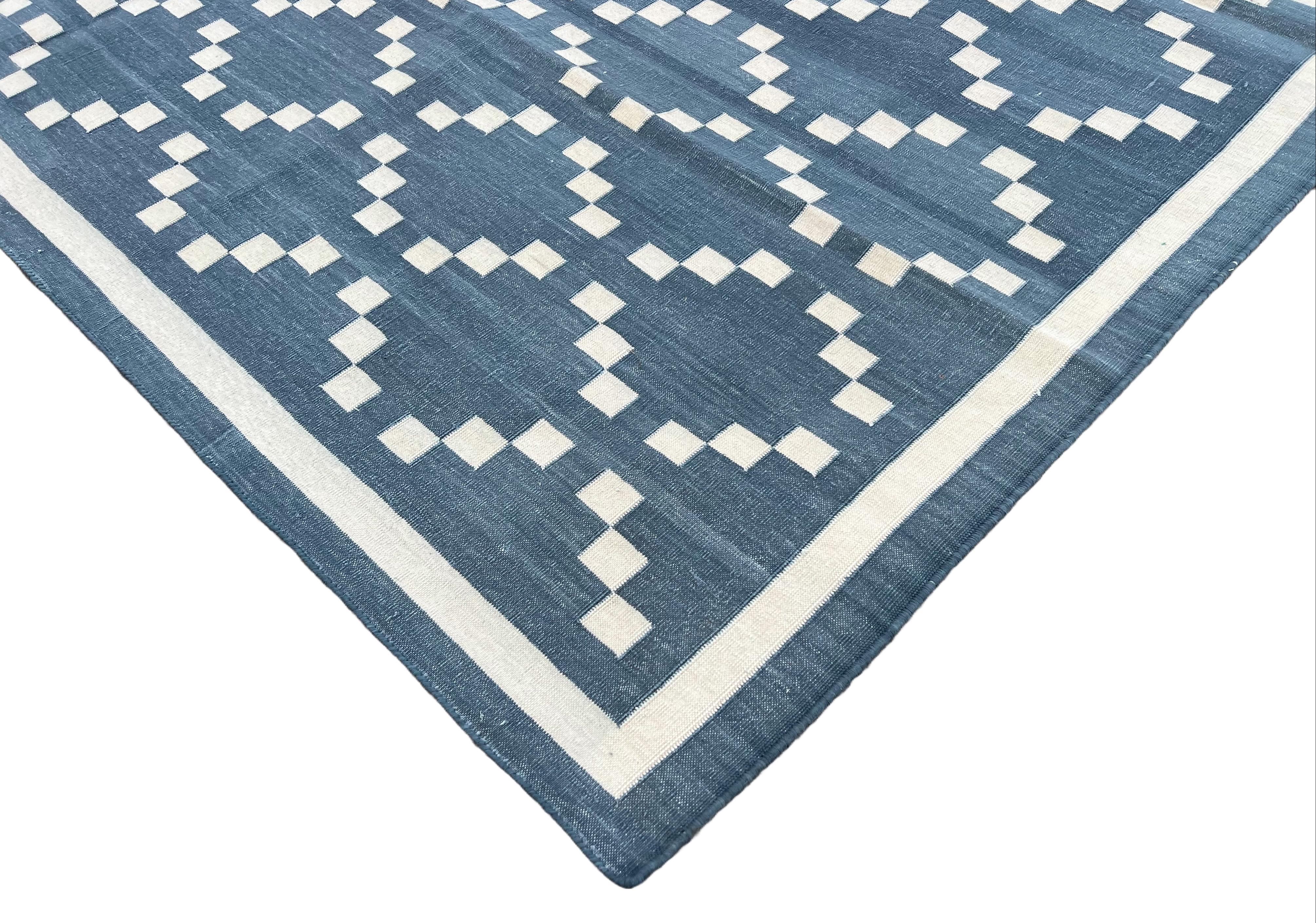 Mid-Century Modern Handmade Cotton Area Flat Weave Rug, 8x10 Grey And Cream Diamond Indian Dhurrie For Sale