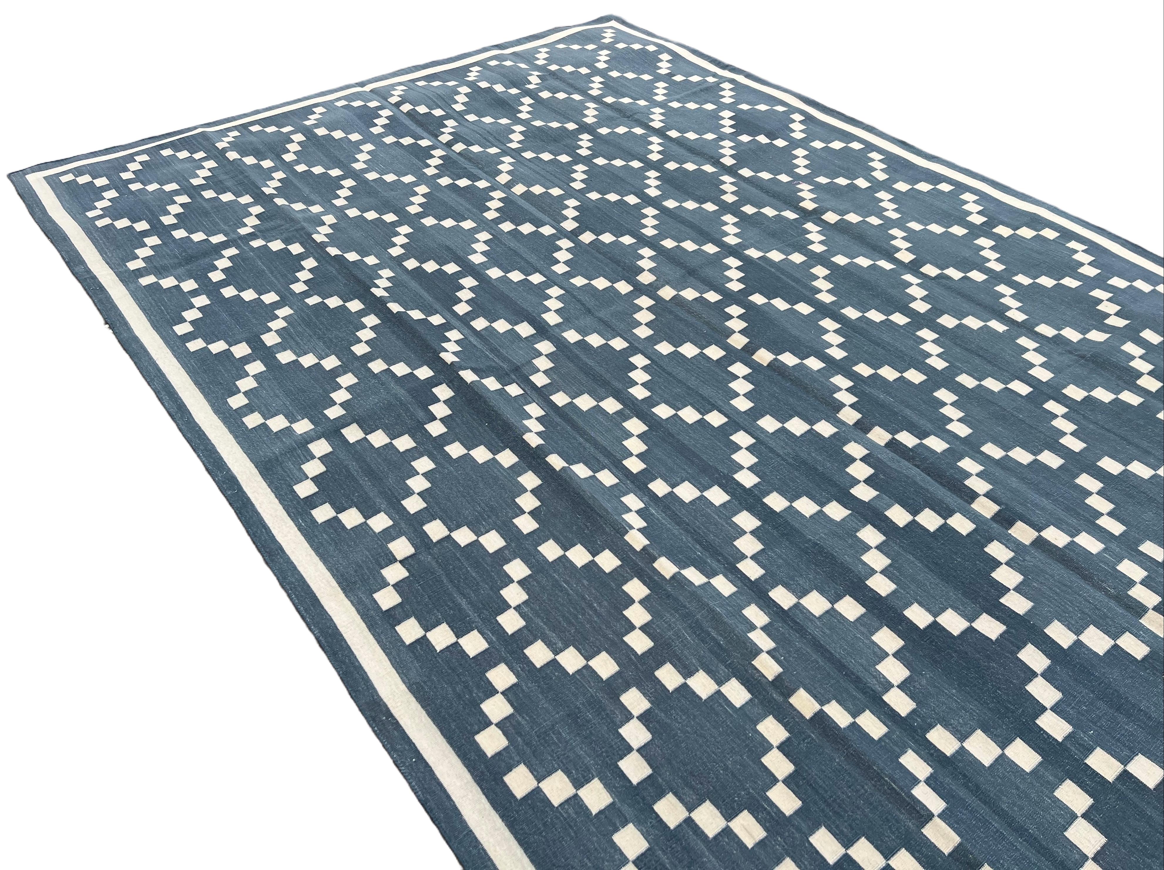 Handmade Cotton Area Flat Weave Rug, 8x10 Grey And Cream Diamond Indian Dhurrie In New Condition For Sale In Jaipur, IN