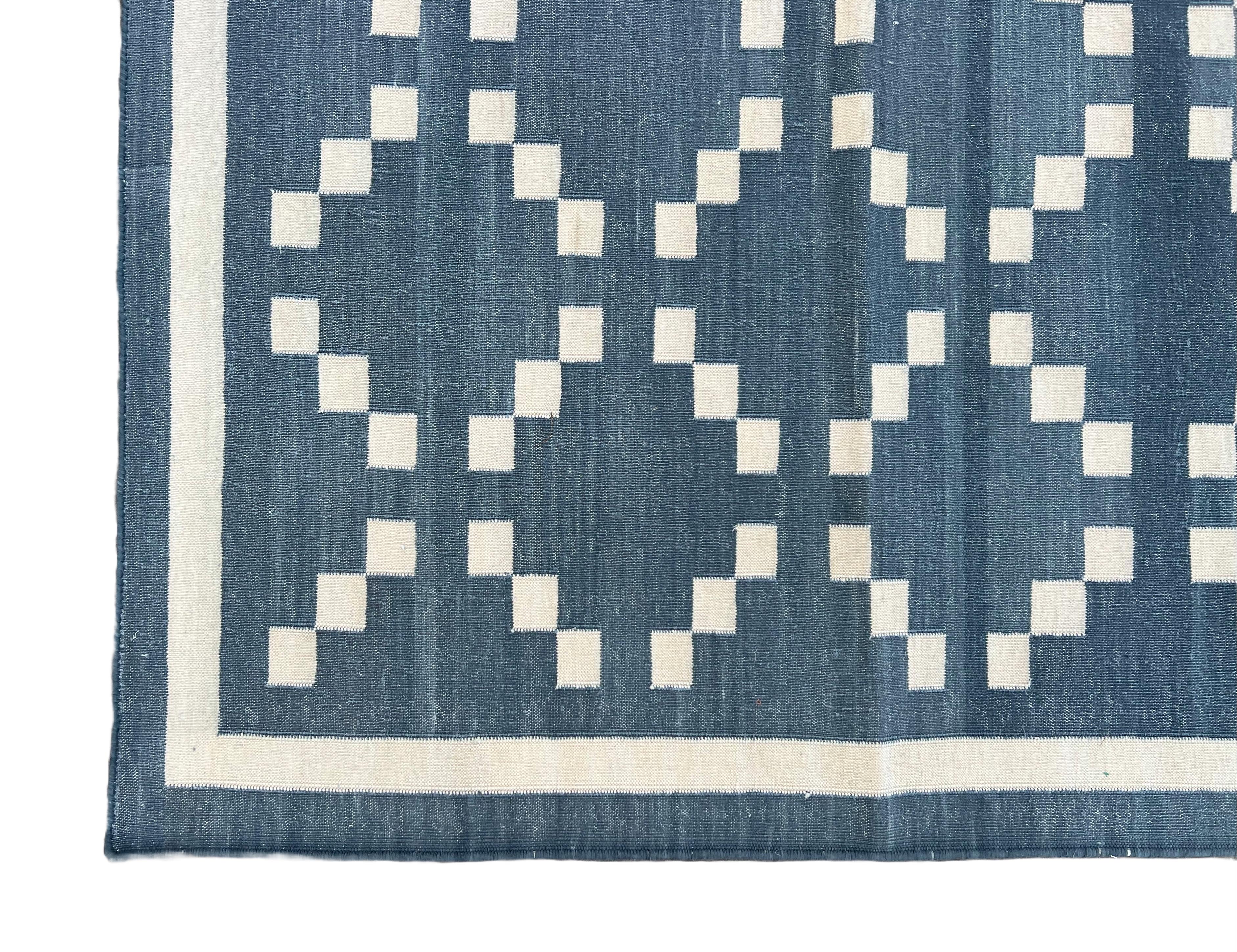 Handmade Cotton Area Flat Weave Rug, 8x10 Grey And Cream Diamond Indian Dhurrie For Sale 2