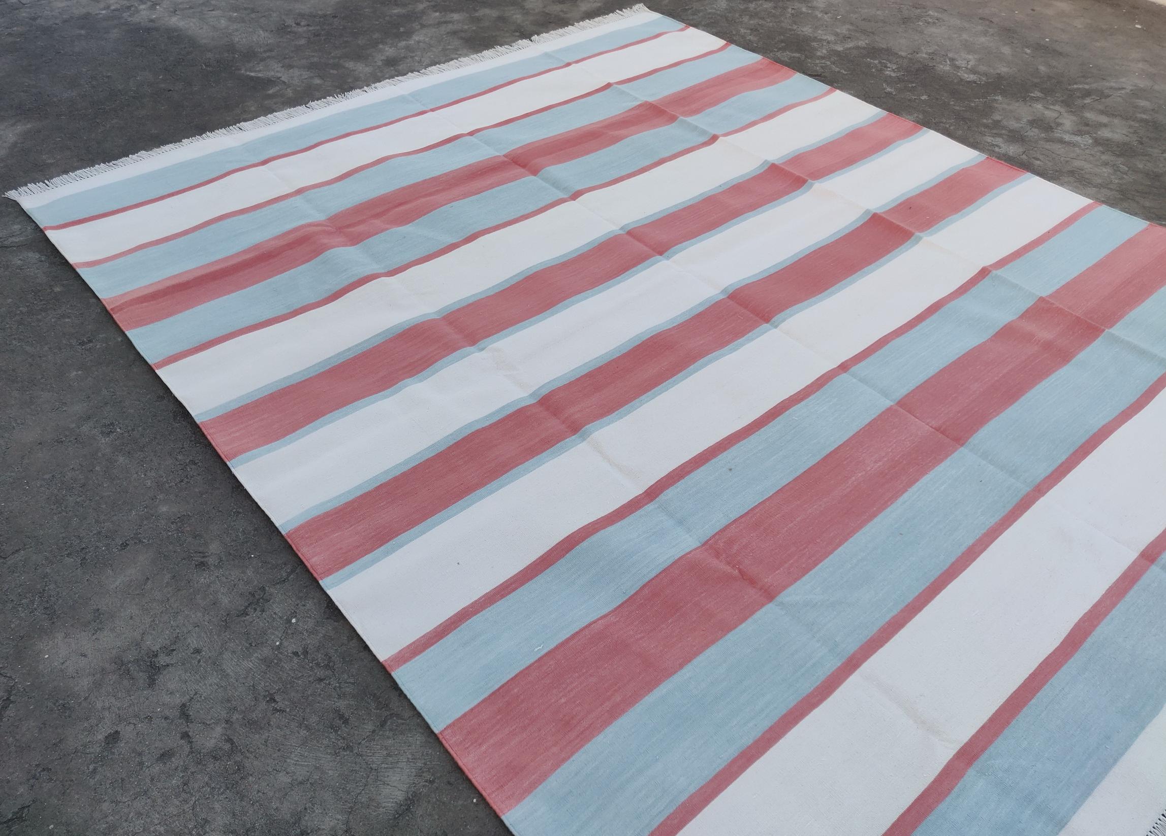 Handgefertigter Flachgewebe-Teppich aus Baumwolle, 8x10 Grau und Rot gestreifter indischer Dhurrie (Indisch) im Angebot
