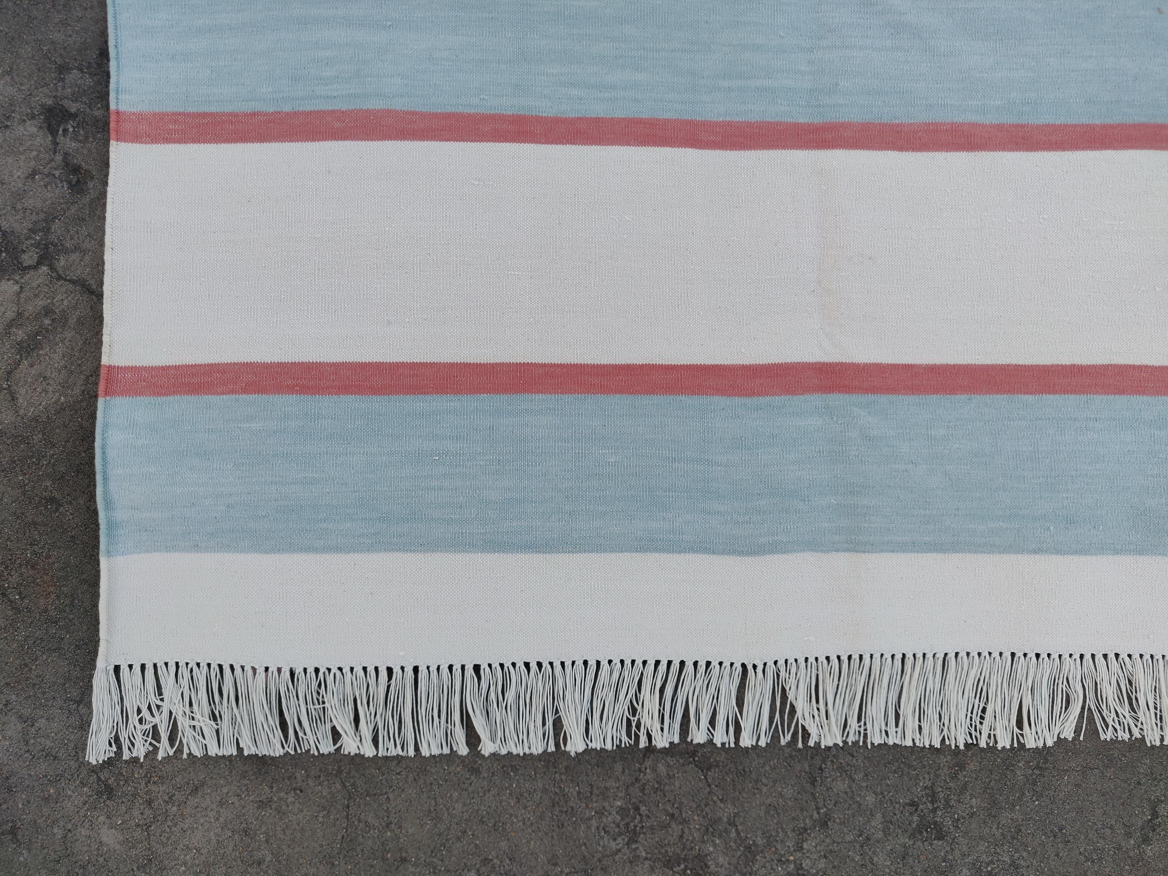 Handgefertigter Flachgewebe-Teppich aus Baumwolle, 8x10 Grau und Rot gestreifter indischer Dhurrie (Handgewebt) im Angebot