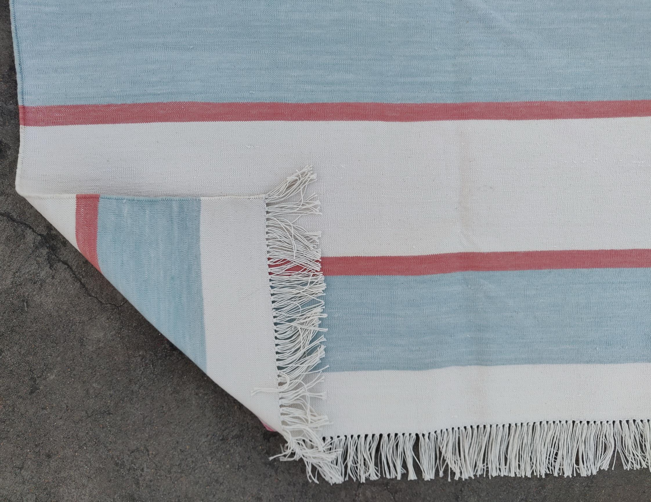 Handgefertigter Flachgewebe-Teppich aus Baumwolle, 8x10 Grau und Rot gestreifter indischer Dhurrie im Zustand „Neu“ im Angebot in Jaipur, IN