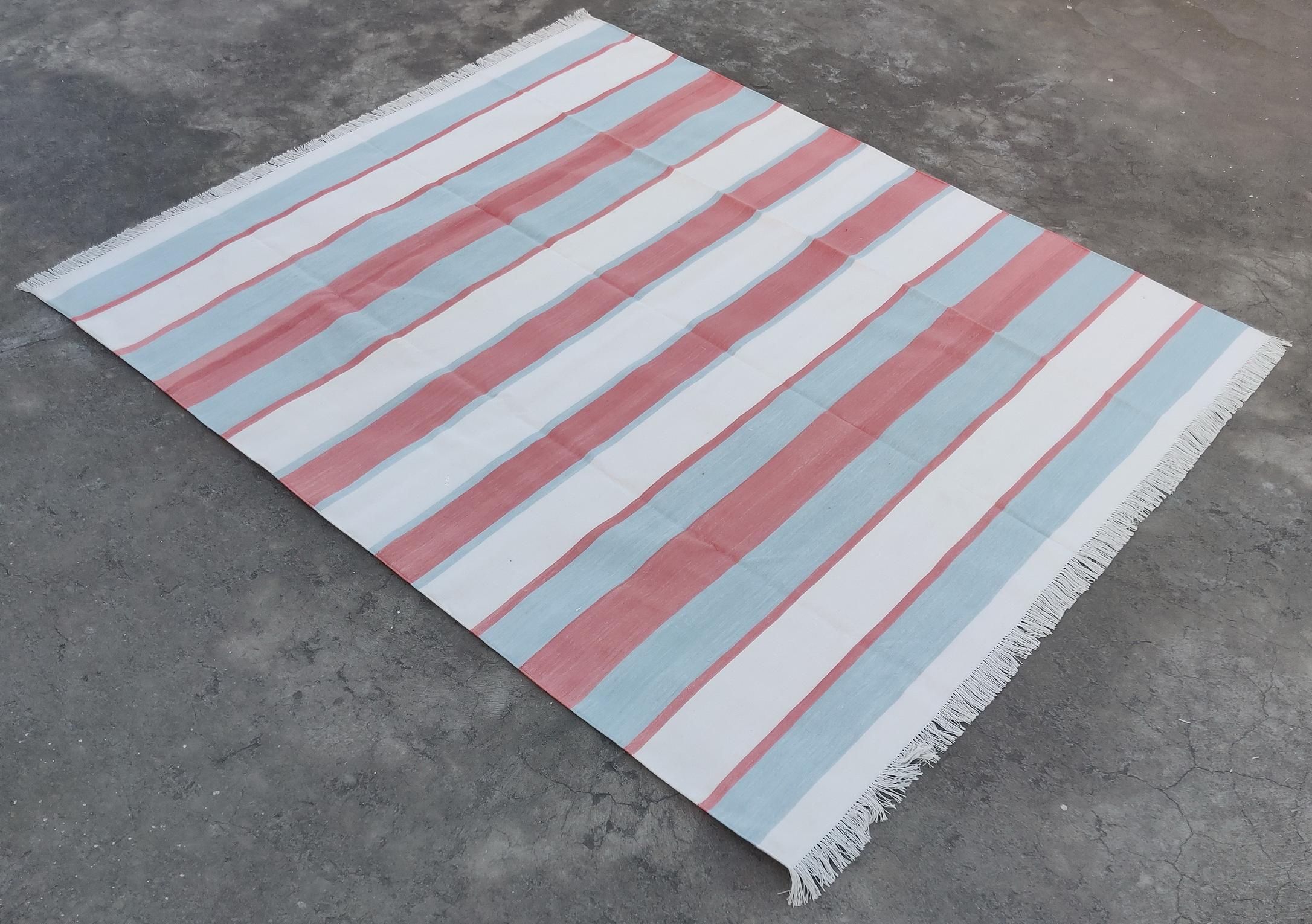 Handgefertigter Flachgewebe-Teppich aus Baumwolle, 8x10 Grau und Rot gestreifter indischer Dhurrie im Angebot 2